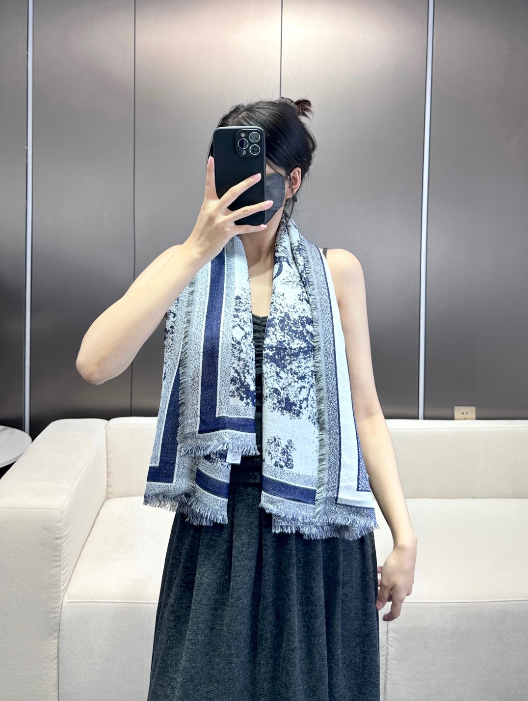 ▪️气质出众的不得了！Dior的稀有限量设计】这款属于我声嘶力竭推荐新朋友老朋友都要收，高级的特殊面料质