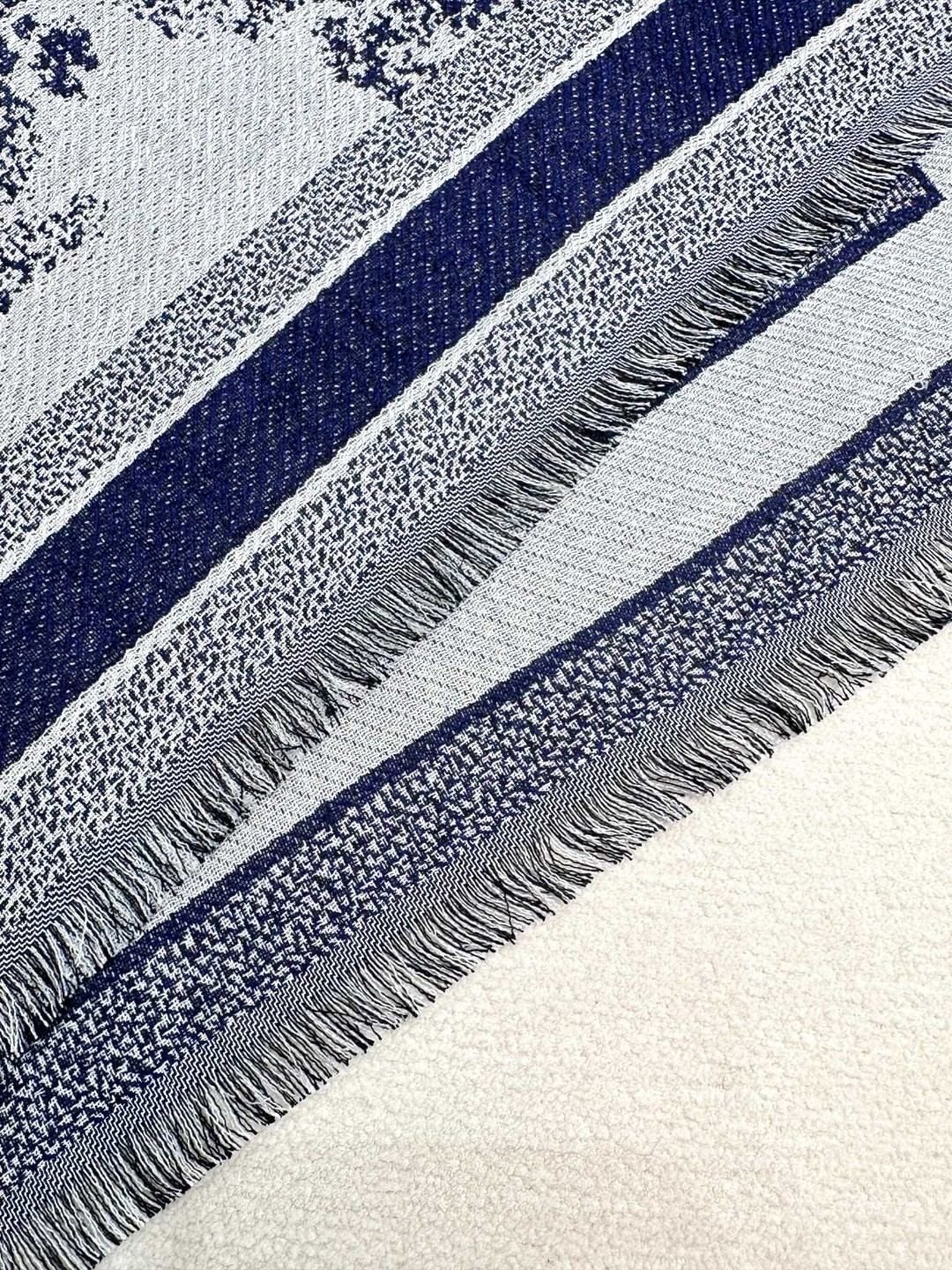 ▪️气质出众的不得了！Dior的稀有限量设计】这款属于我声嘶力竭推荐新朋友老朋友都要收，高级的特殊面料质