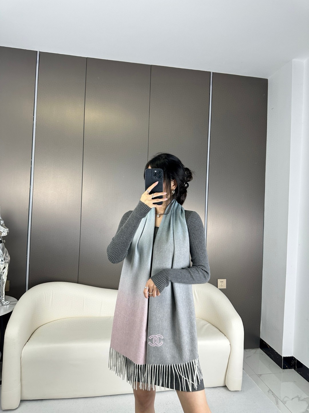 香奈儿2023渐变色👍巴黎时装展商务男士女士通用双面羊绒披肩🔥代工厂臻选上乘的超细羊绒纤维 进行纯手工精