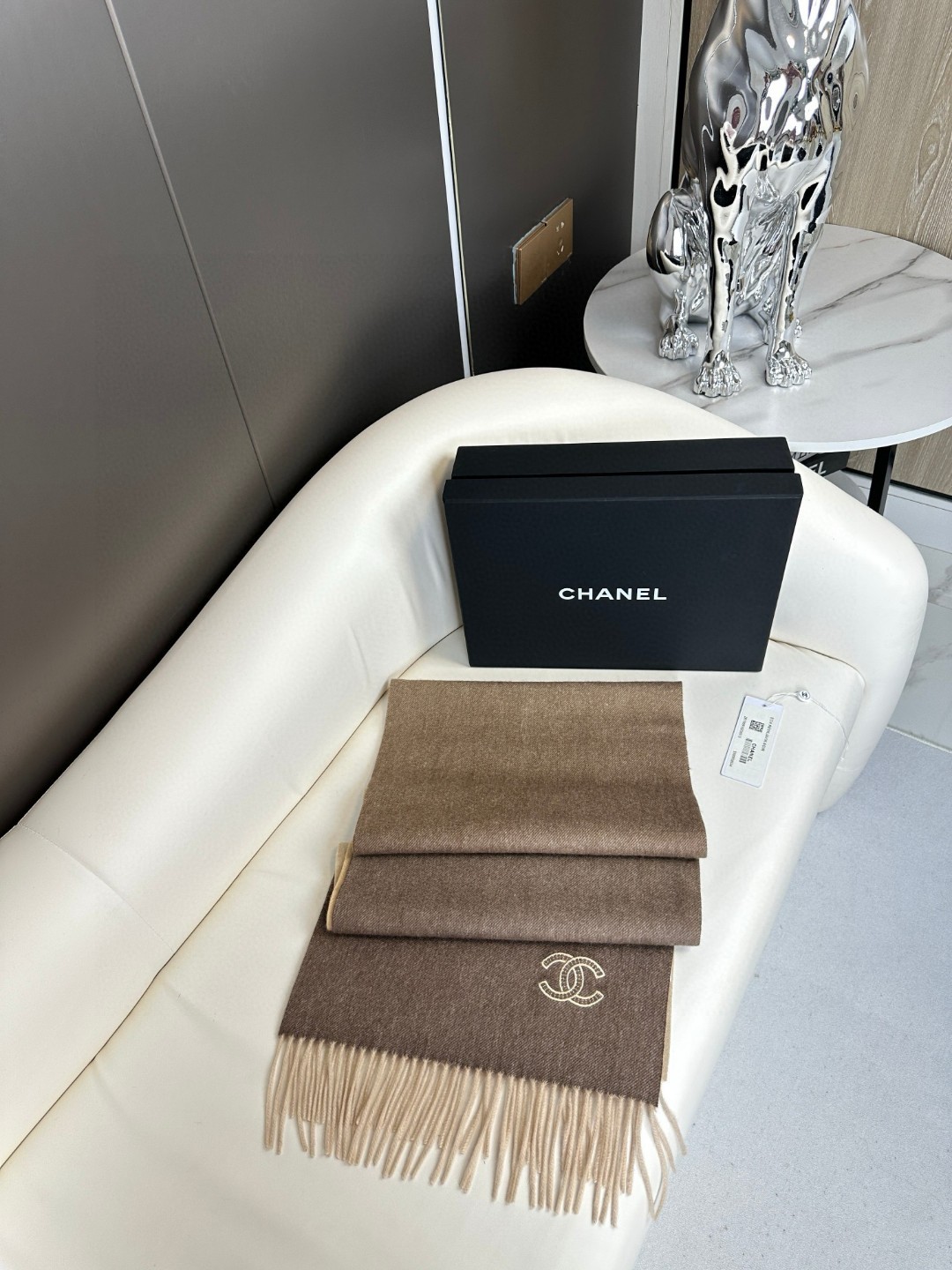 香奈儿2023渐变色👍巴黎时装展商务男士女士通用双面羊绒披肩🔥代工厂臻选上乘的超细羊绒纤维 进行纯手工精