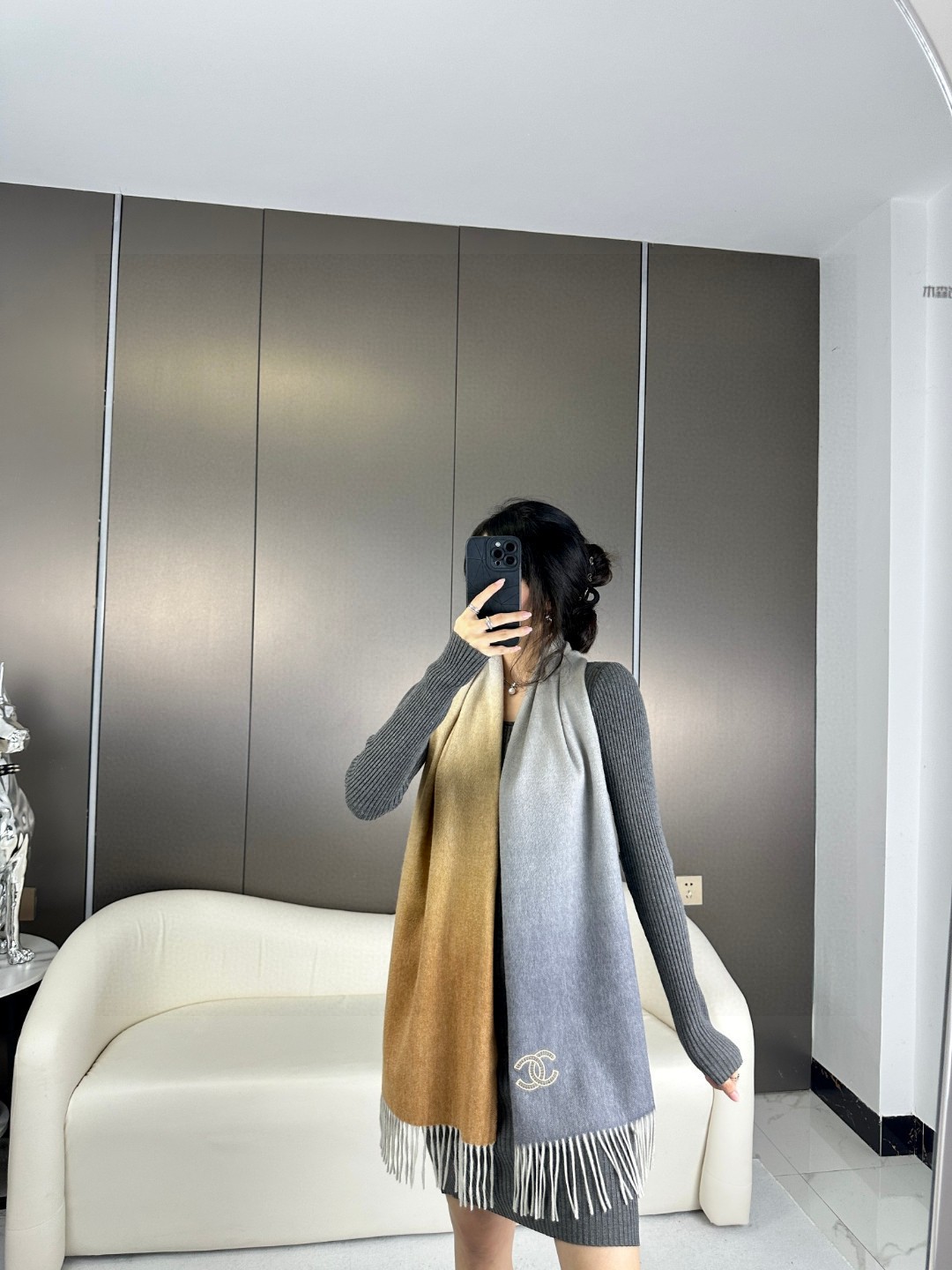 香奈儿2023渐变色👍巴黎时装展商务男士女士通用双面羊绒披肩🔥代工厂臻选上乘的超细羊绒纤维 进行纯手工精