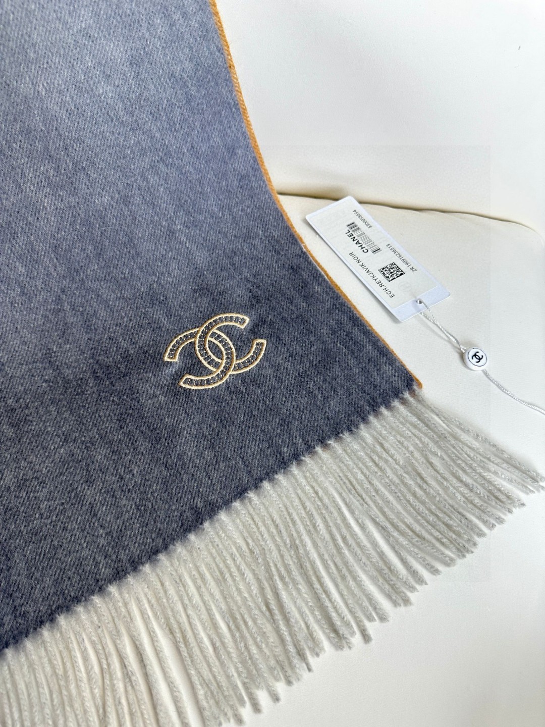 香奈儿2023渐变色👍巴黎时装展商务男士女士通用双面羊绒披肩🔥代工厂臻选上乘的超细羊绒纤维 进行纯手工精