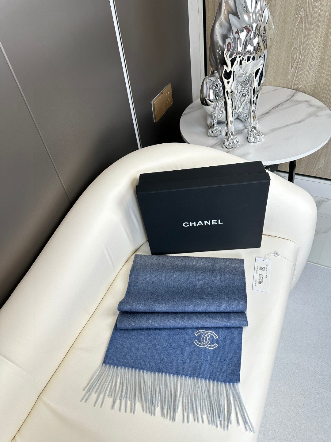 香奈儿2023渐变色👍巴黎时装展商务男士女士通用双面羊绒披肩🔥代工厂臻选上乘的超细羊绒纤维 进行纯手工精