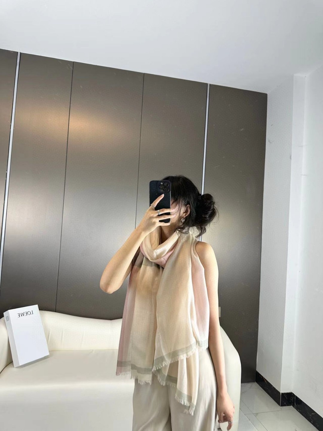 👑👑罗意威【LW轻盈格纹长巾】很幸运拿到這个品牌的东西，真的不多见，很少在国內做订单，款式真的少的可怜❗