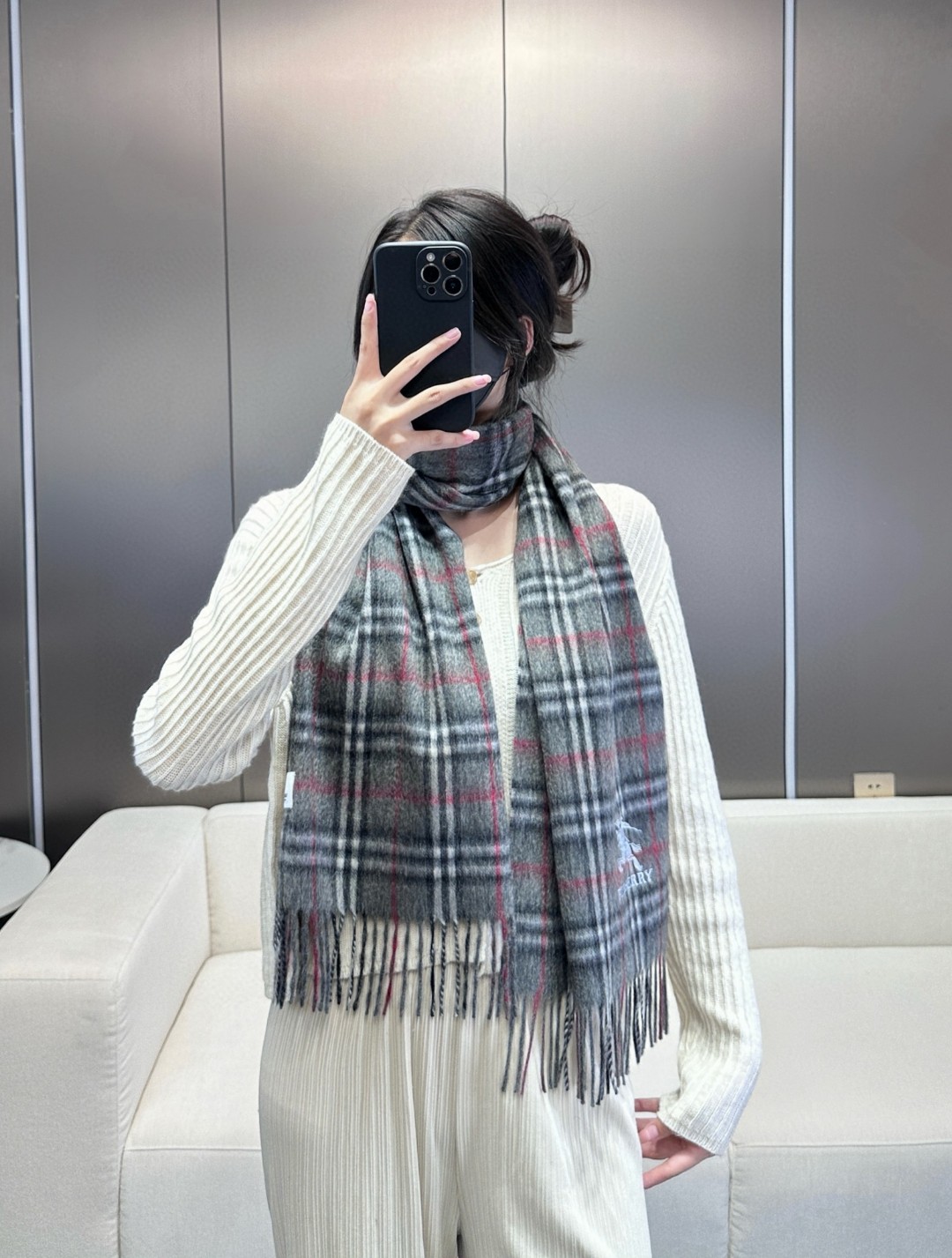 2025年重磅推荐🎊巴宝莉官网最新款【格纹战马】💥 100%顶级山羊绒材质。非常保暖👑 柔软亲肤，不扎脖