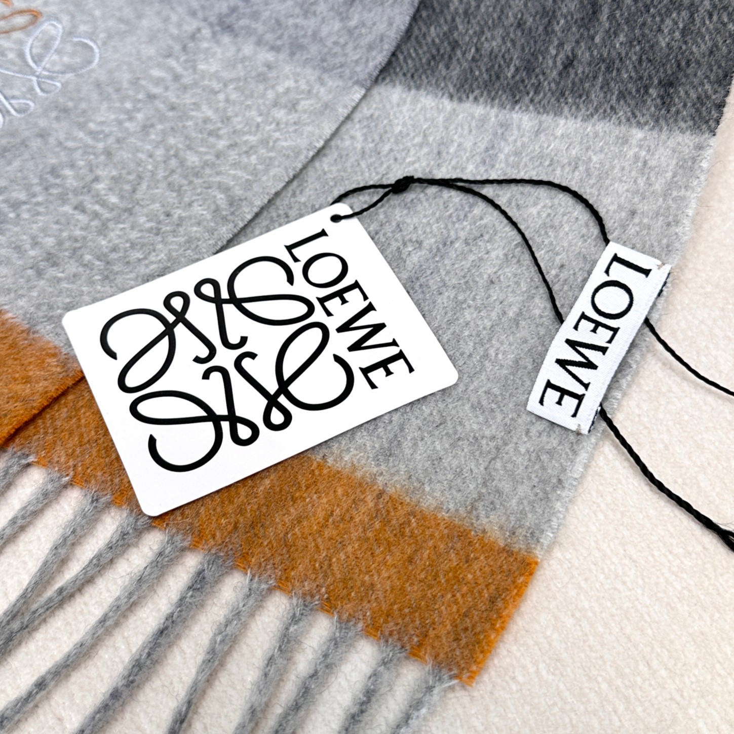 新款到！百分之百山羊绒！2025年罗意微难得的高端女款，非常正的女士围巾~面料大爱，非常柔软细腻舒服‼大