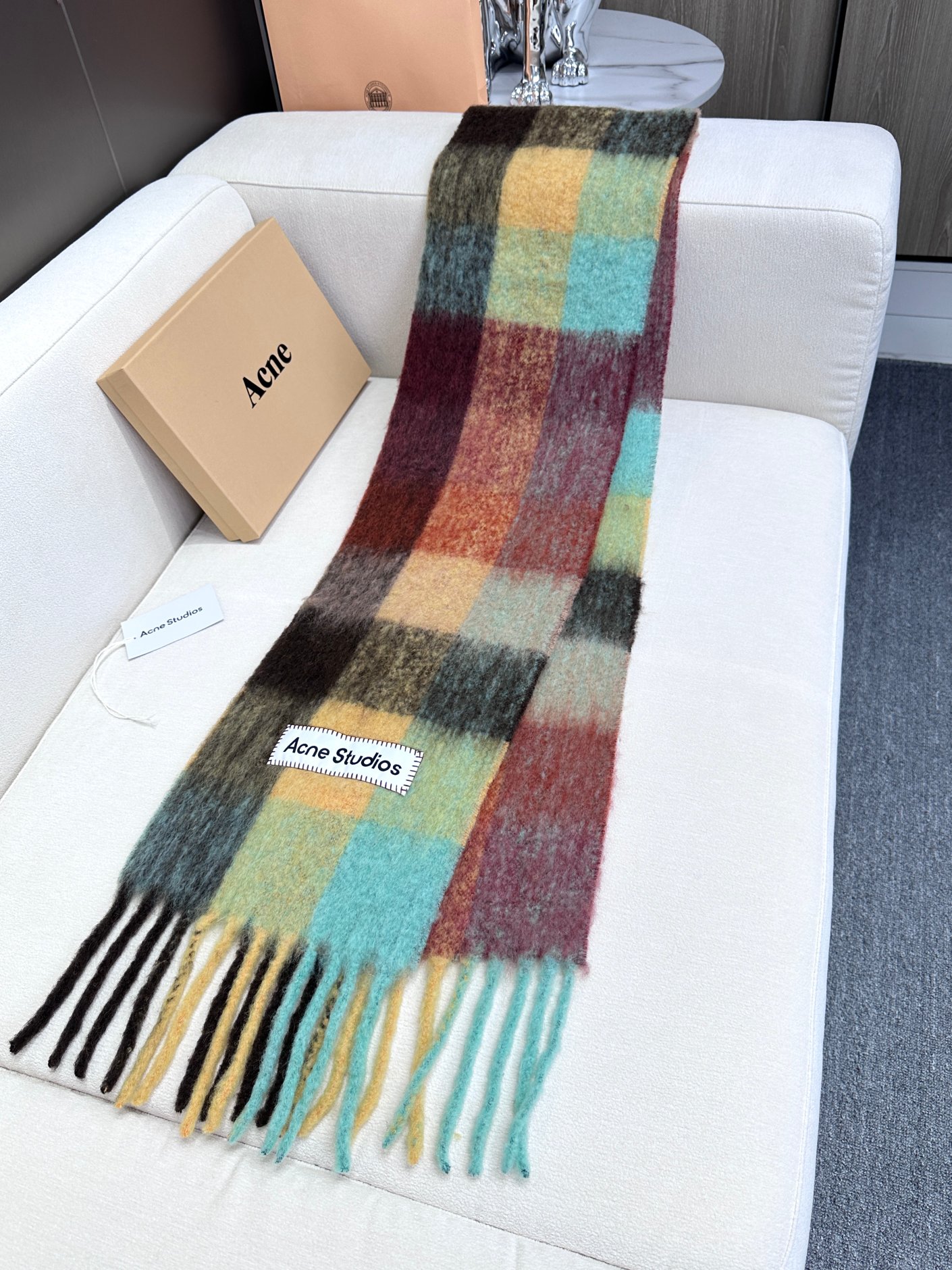 2024年爆款到货！✔️原厂原单，ACNE新款羊驼毛➕马海毛彩虹围巾，斯德哥尔摩的温暖色彩！第一眼便爱上