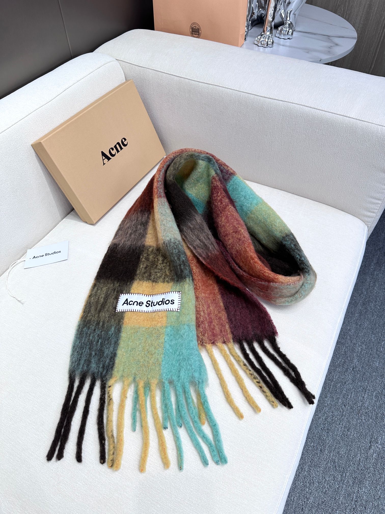 2024年爆款到货！✔️原厂原单，ACNE新款羊驼毛➕马海毛彩虹围巾，斯德哥尔摩的温暖色彩！第一眼便爱上