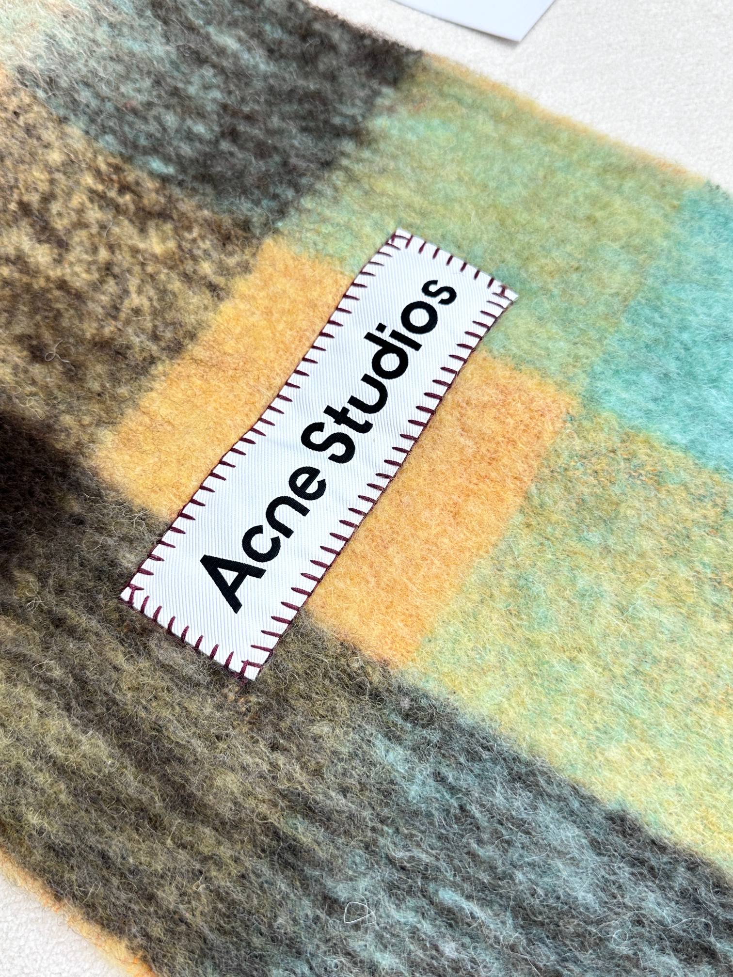 2024年爆款到货！✔️原厂原单，ACNE新款羊驼毛➕马海毛彩虹围巾，斯德哥尔摩的温暖色彩！第一眼便爱上