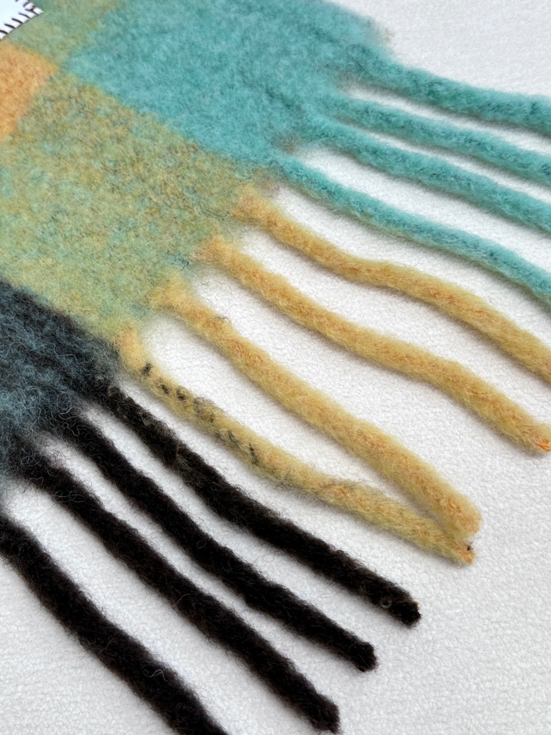 2024年爆款到货！✔️原厂原单，ACNE新款羊驼毛➕马海毛彩虹围巾，斯德哥尔摩的温暖色彩！第一眼便爱上