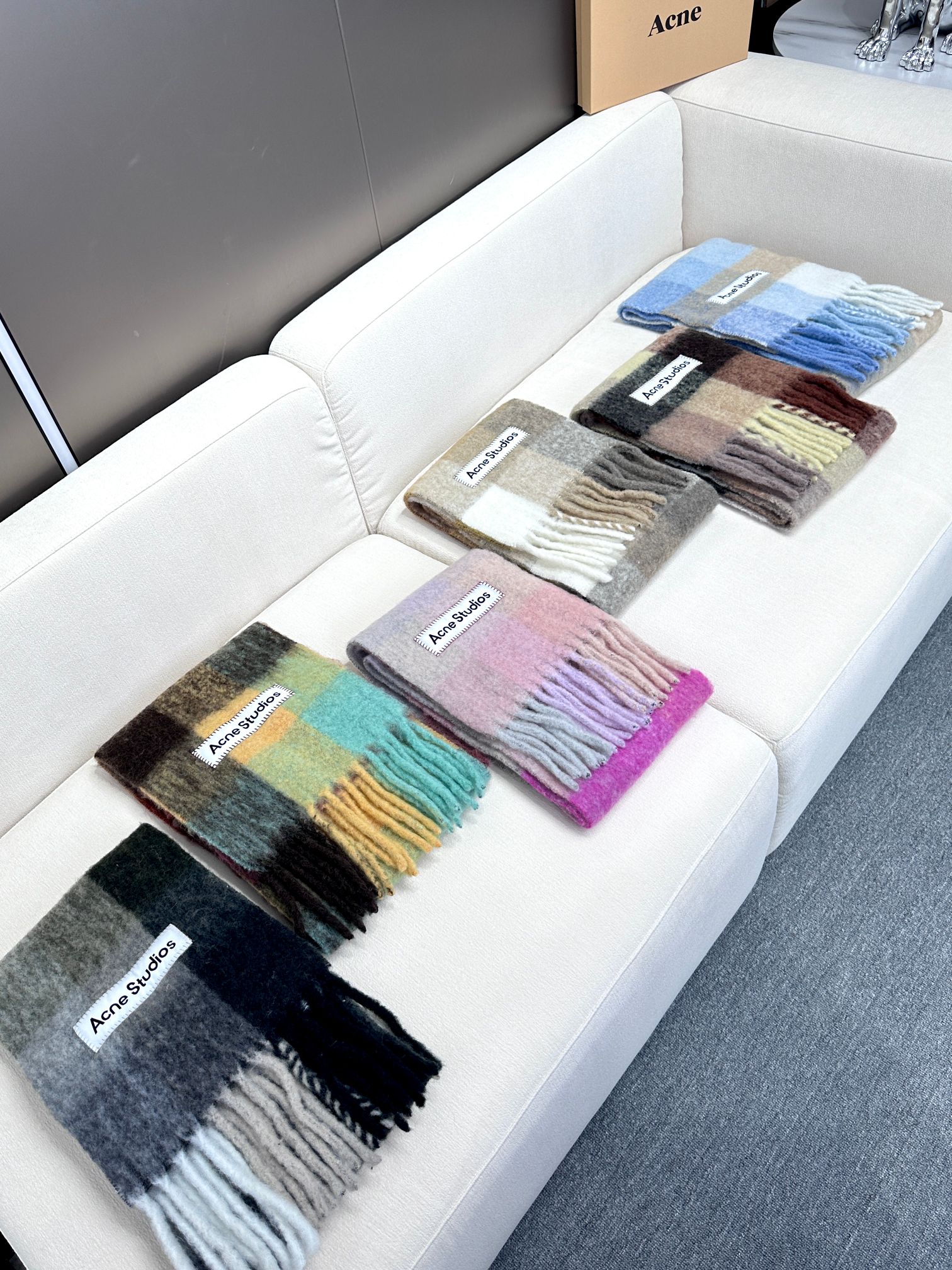 2024年爆款到货！✔️原厂原单，ACNE新款羊驼毛➕马海毛彩虹围巾，斯德哥尔摩的温暖色彩！第一眼便爱上