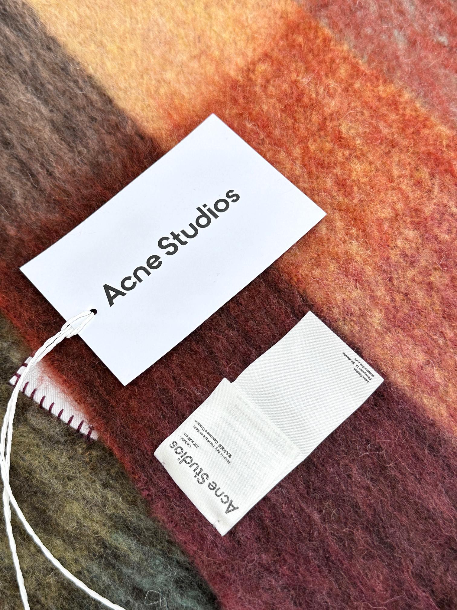 2024年爆款到货！✔️原厂原单，ACNE新款羊驼毛➕马海毛彩虹围巾，斯德哥尔摩的温暖色彩！第一眼便爱上