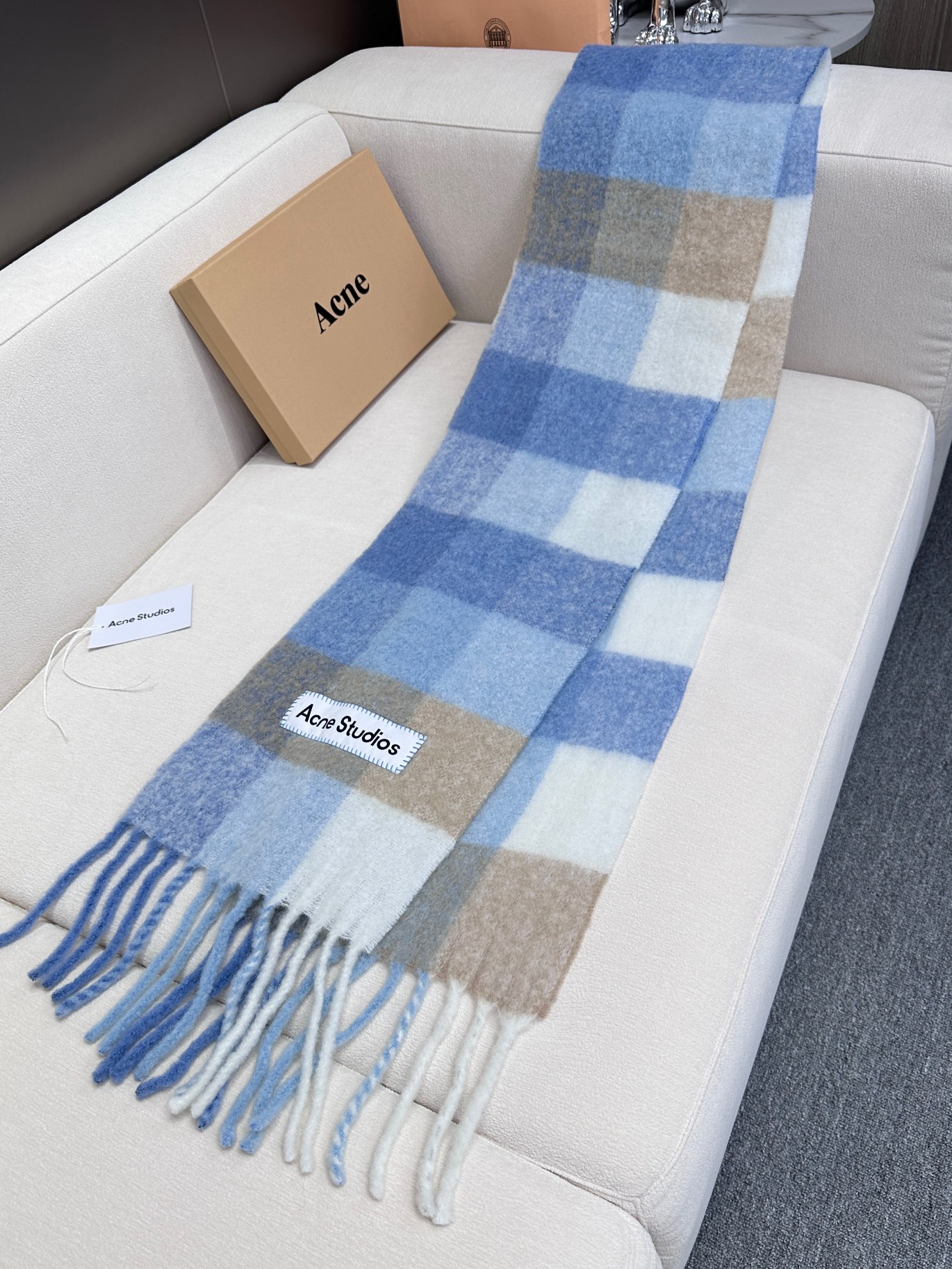 2024年爆款到货！✔️原厂原单，ACNE新款羊驼毛➕马海毛彩虹围巾，斯德哥尔摩的温暖色彩！第一眼便爱上