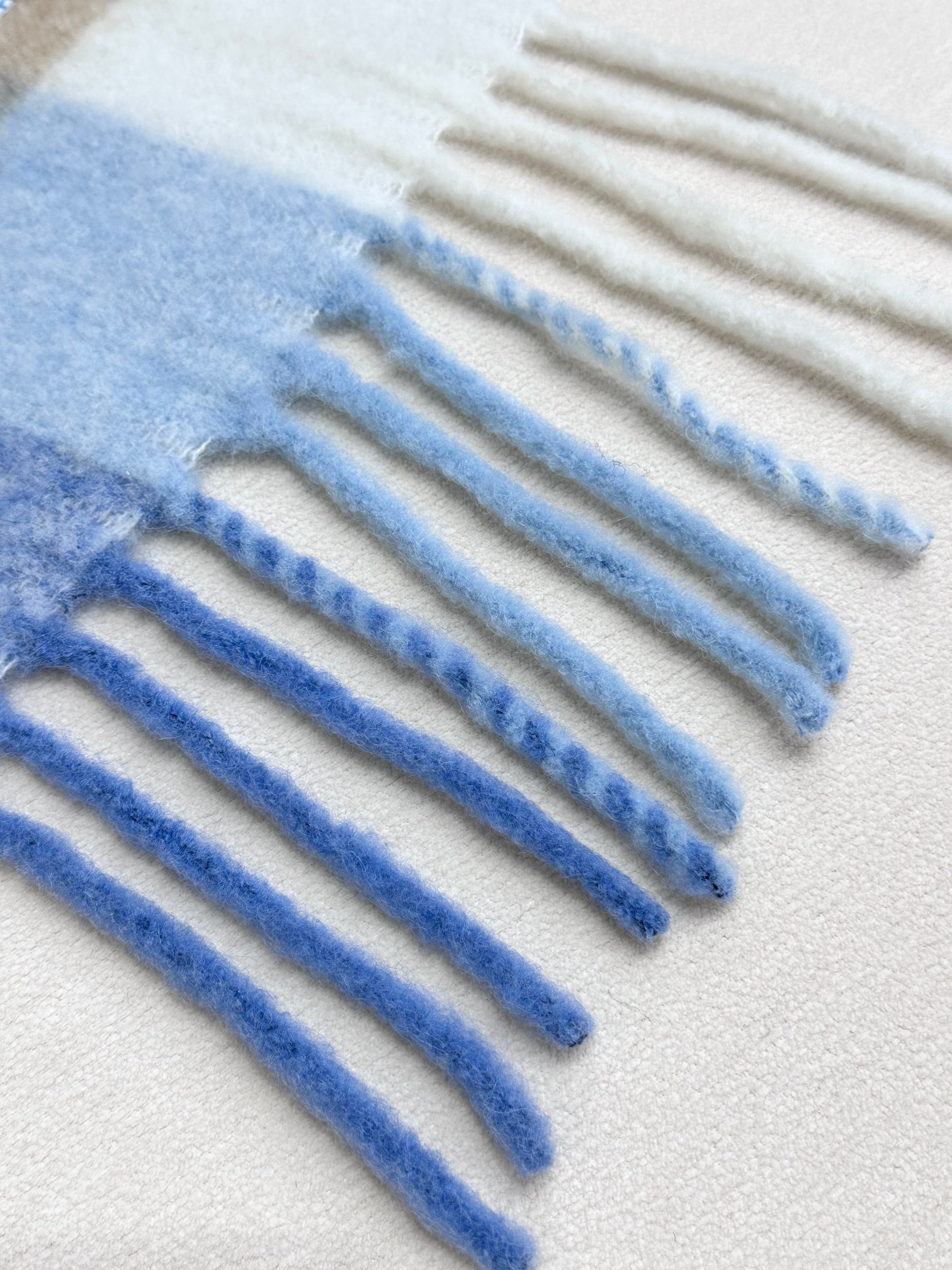 2024年爆款到货！✔️原厂原单，ACNE新款羊驼毛➕马海毛彩虹围巾，斯德哥尔摩的温暖色彩！第一眼便爱上