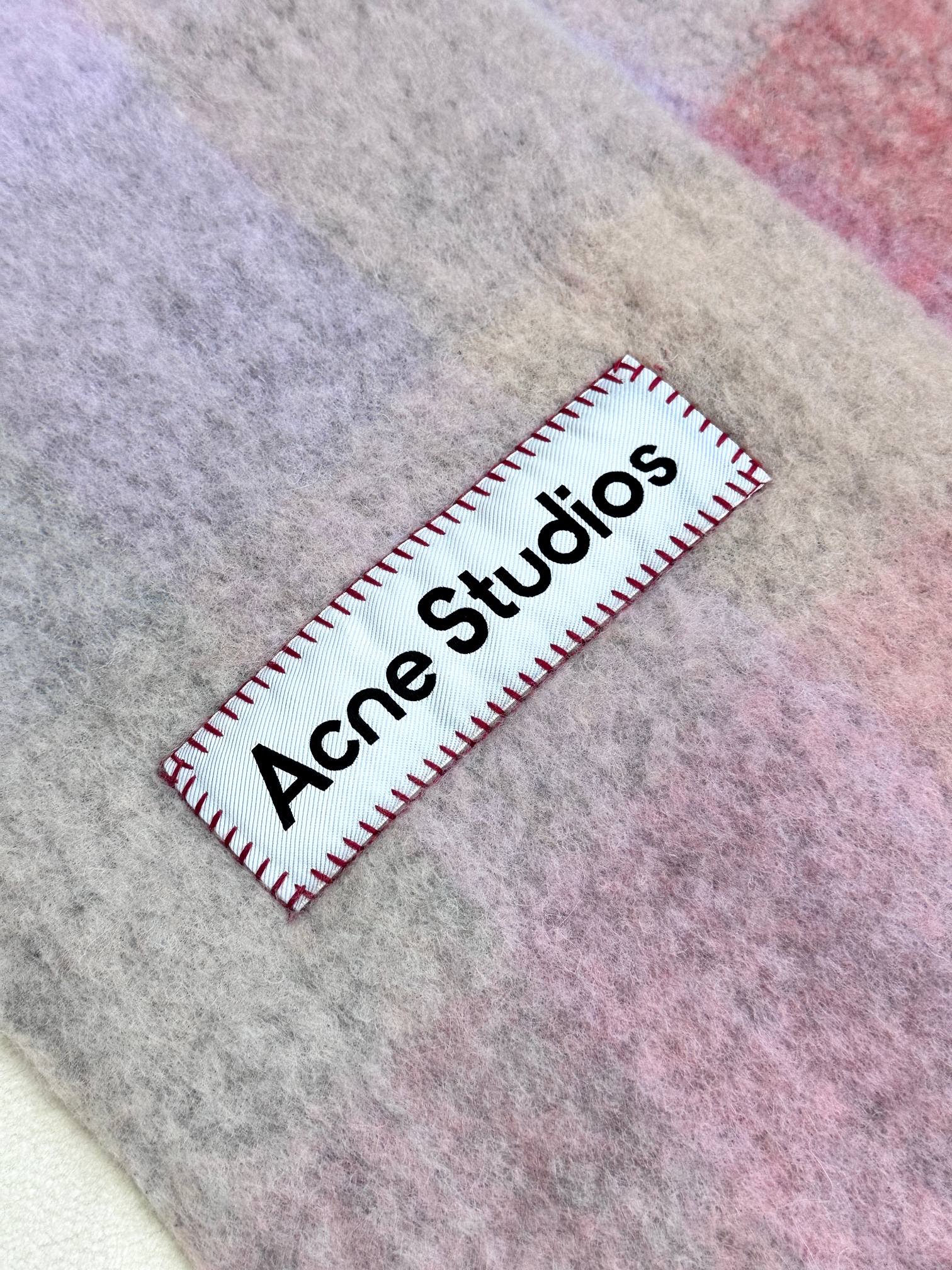 2024年爆款到货！✔️原厂原单，ACNE新款羊驼毛➕马海毛彩虹围巾，斯德哥尔摩的温暖色彩！第一眼便爱上