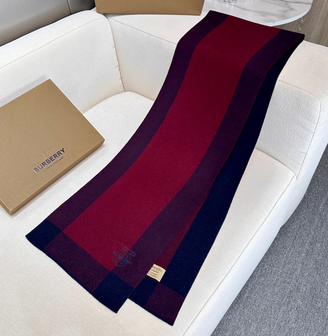 Burberry爆款上新 高端男士围巾👍【TB羊绒格纹】独家牛货🐂 奢华尽在尺寸之间，高端品质‼️具有超
