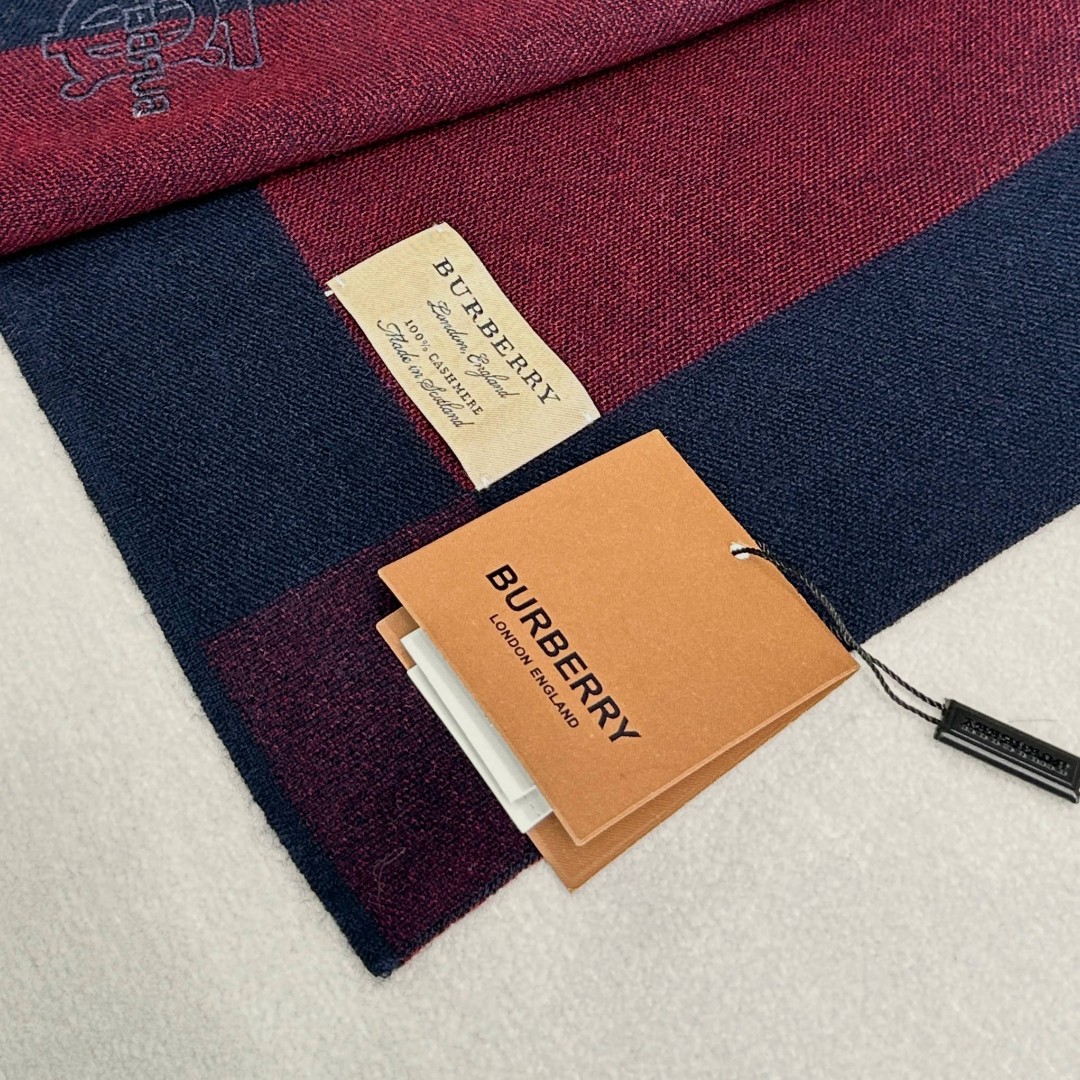 Burberry爆款上新 高端男士围巾👍【TB羊绒格纹】独家牛货🐂 奢华尽在尺寸之间，高端品质‼️具有超