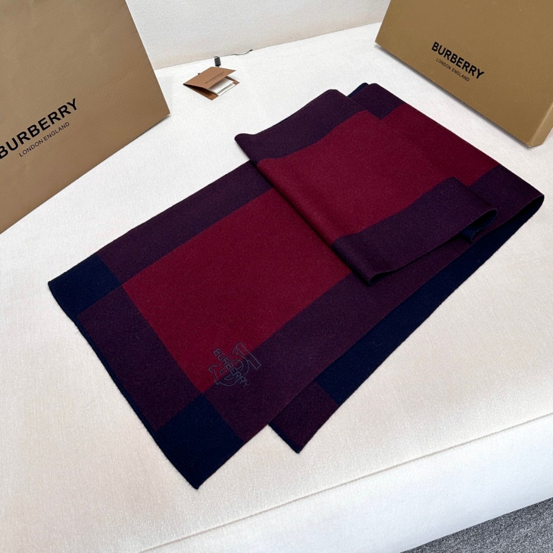 Burberry爆款上新 高端男士围巾👍【TB羊绒格纹】独家牛货🐂 奢华尽在尺寸之间，高端品质‼️具有超