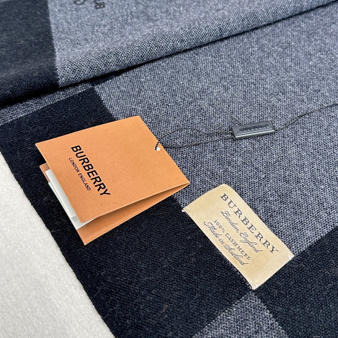Burberry爆款上新 高端男士围巾👍【TB羊绒格纹】独家牛货🐂 奢华尽在尺寸之间，高端品质‼️具有超