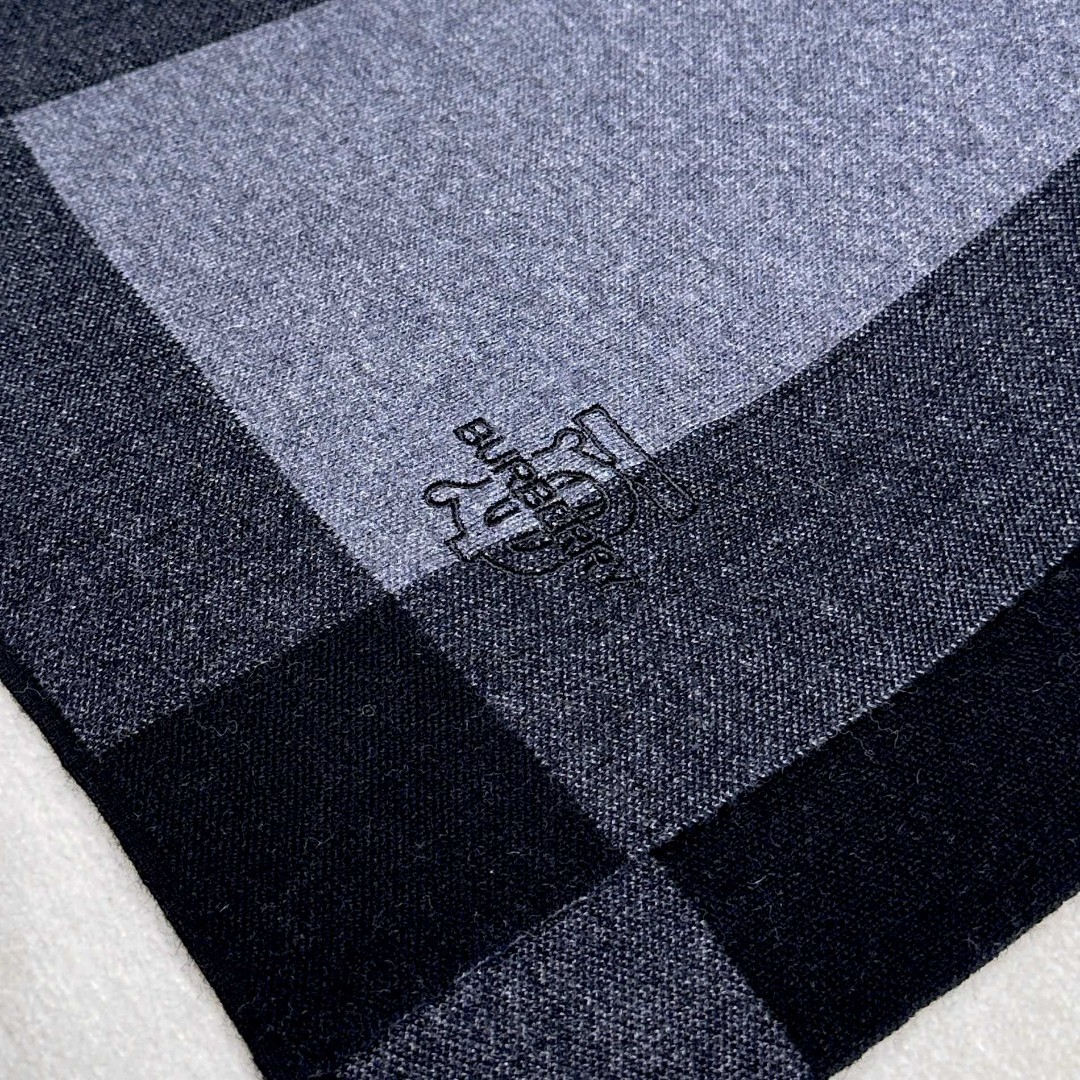 Burberry爆款上新 高端男士围巾👍【TB羊绒格纹】独家牛货🐂 奢华尽在尺寸之间，高端品质‼️具有超