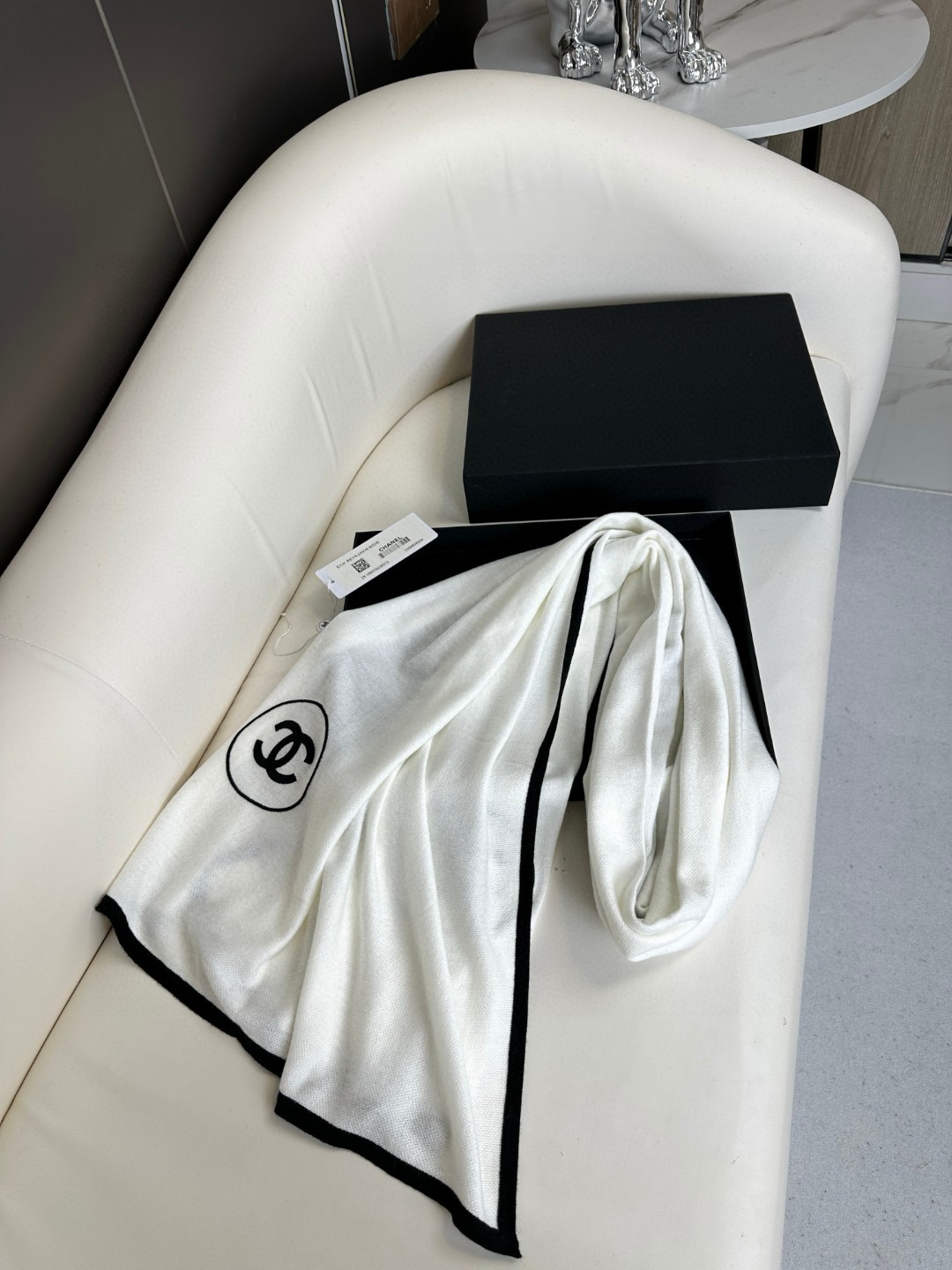 Chanel 小香薄款丝绒长巾（吴昕 、古力娜扎同款）衣橱必收纳款✦这款如同绿水鬼般在专柜不加价是买不到