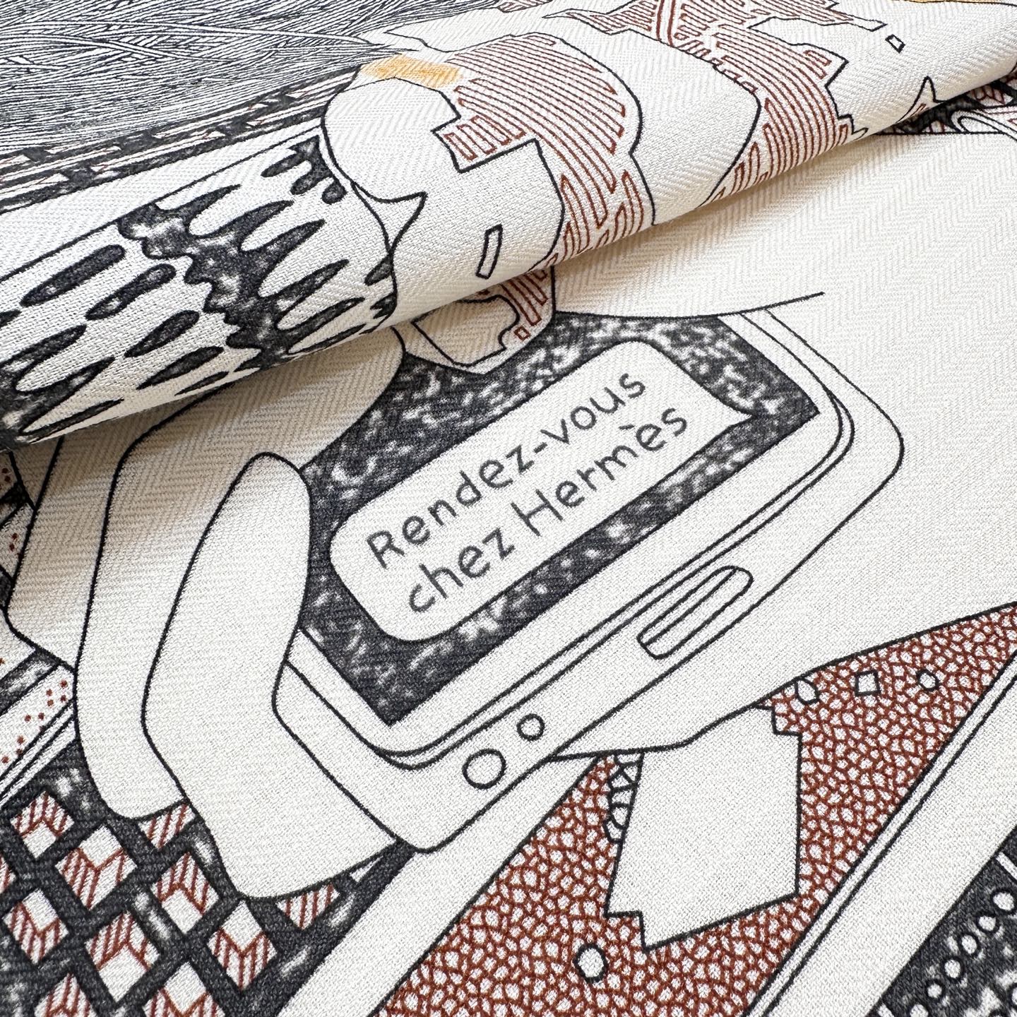 。爱马仕之约 双面同色丝绒 这位优雅的女士在准备什么神秘约会,行色匆匆地将钥匙放进口袋中。忠诚的大麦町犬