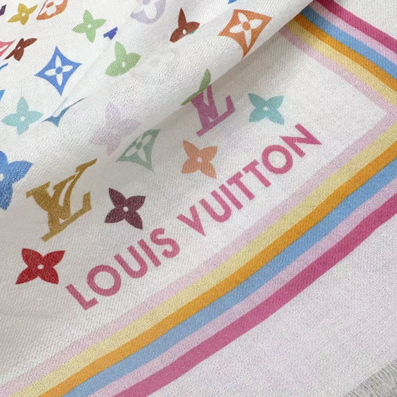 Lv 家 2025最新款[得意]真心赞，高品质羊绒，我家工厂的密度可以对比！实物真心美 🎀披肩配以印花💓