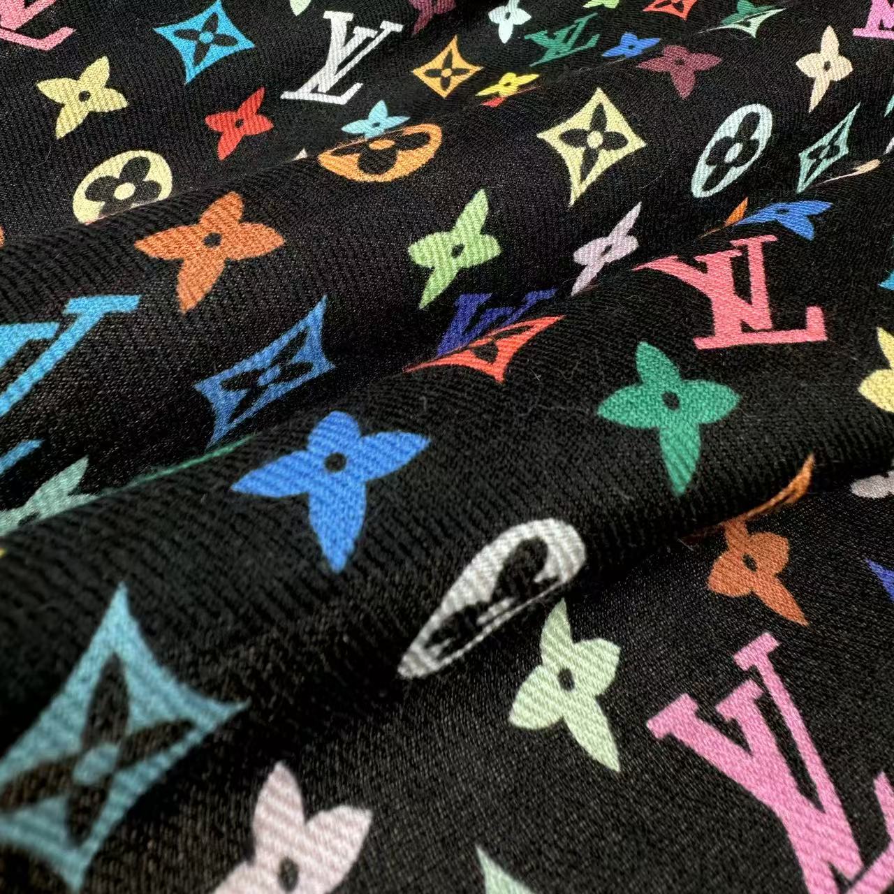 Lv 家 2025最新款[得意]真心赞，高品质羊绒，我家工厂的密度可以对比！实物真心美 🎀披肩配以印花💓