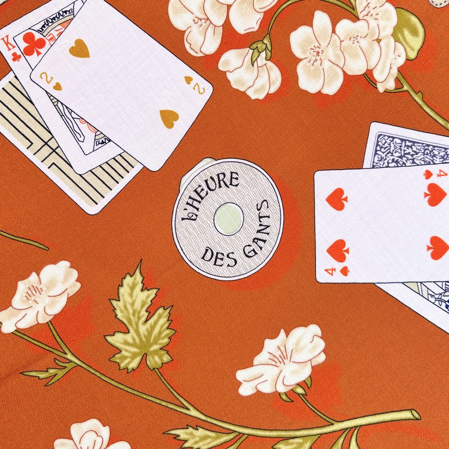 ❤️上新!“手套时光”140双面丝毛披肩手工卷边丝毛方巾(30%桑蚕丝70%羊毛)这款经典单品展现强大而