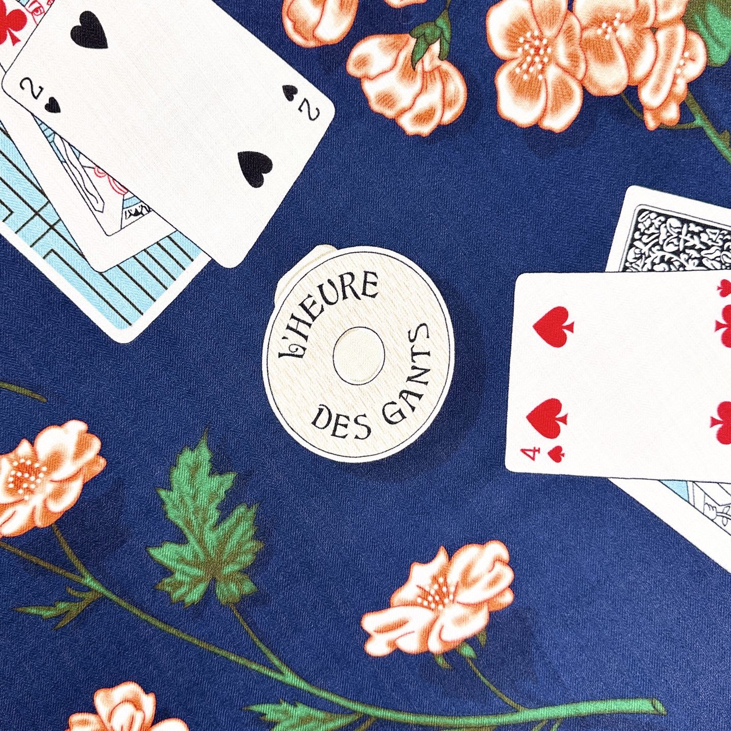 ❤️上新!“手套时光”140双面丝毛披肩手工卷边丝毛方巾(30%桑蚕丝70%羊毛)这款经典单品展现强大而