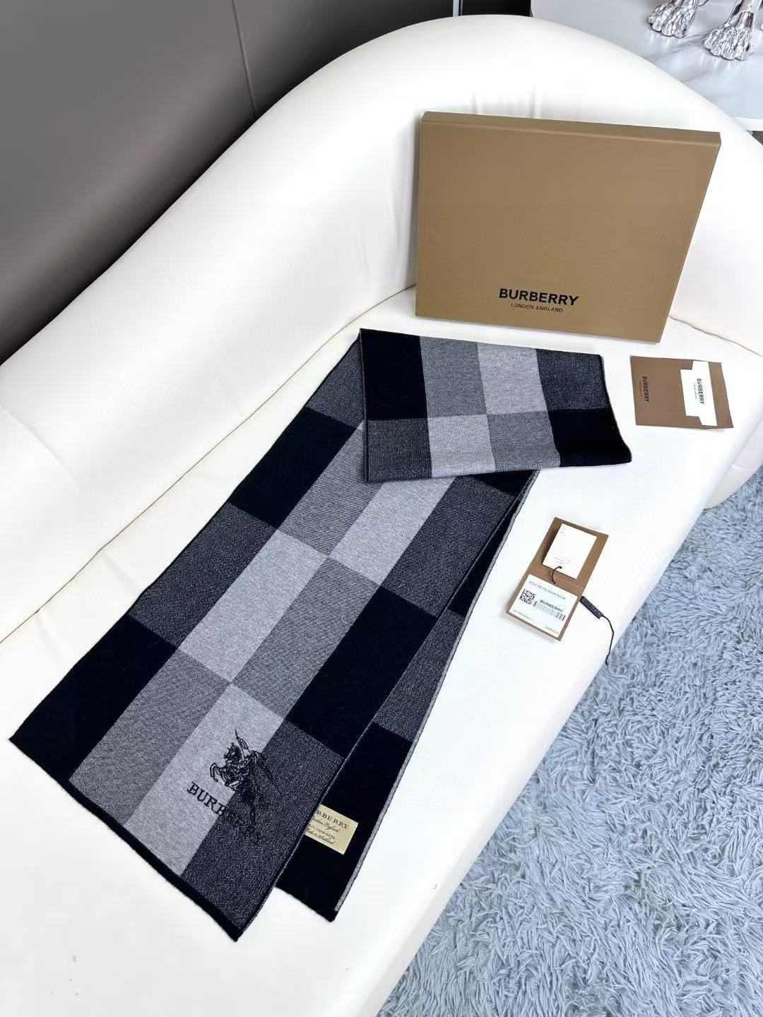 Burberry爆款上新 高端男士围巾👍【经典战马格纹】独家牛货🐂 具有超高羊绒品质才会被此品牌青睐‼️