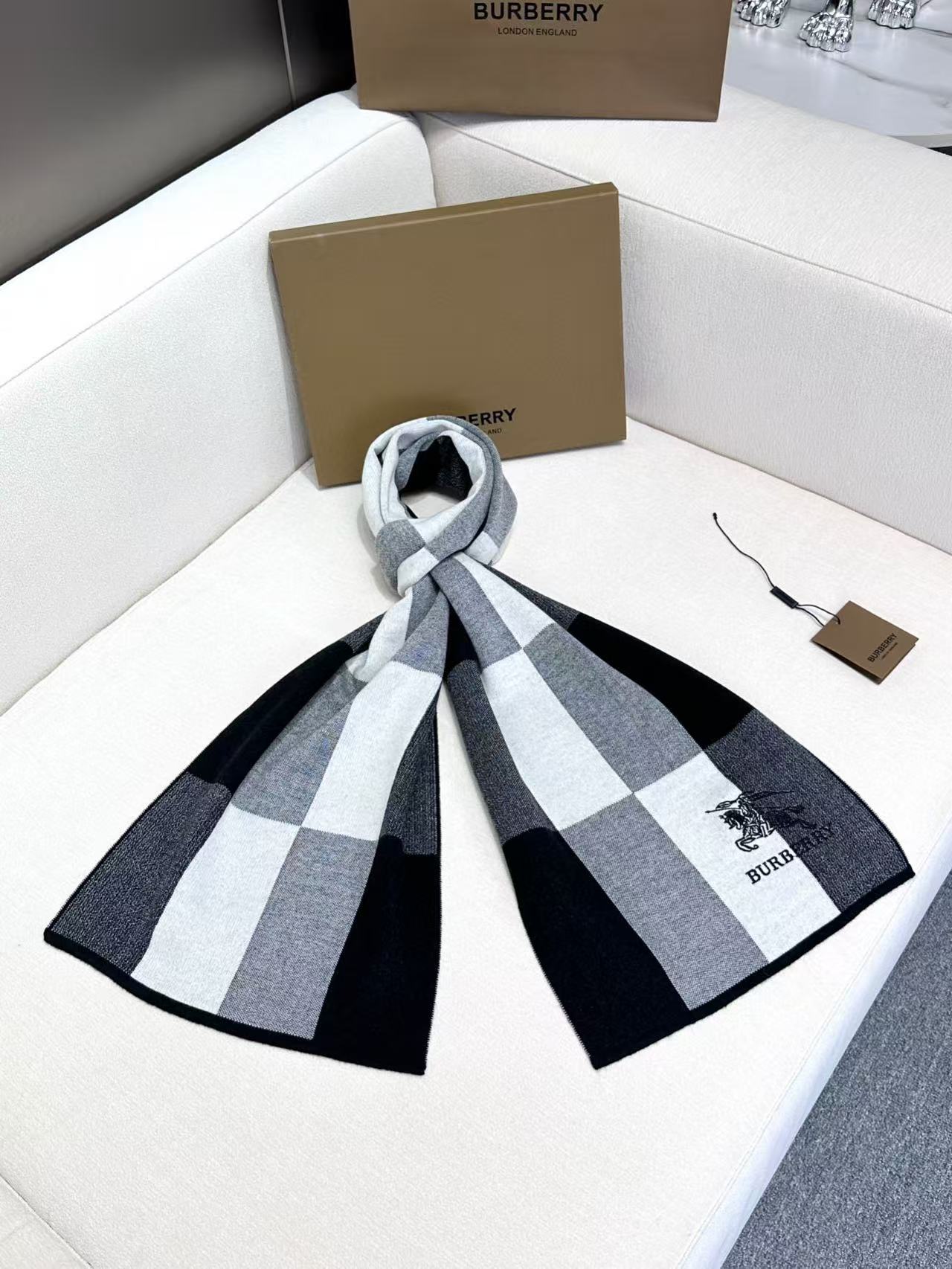 Burberry爆款上新 高端男士围巾👍【经典战马格纹】独家牛货🐂 具有超高羊绒品质才会被此品牌青睐‼️