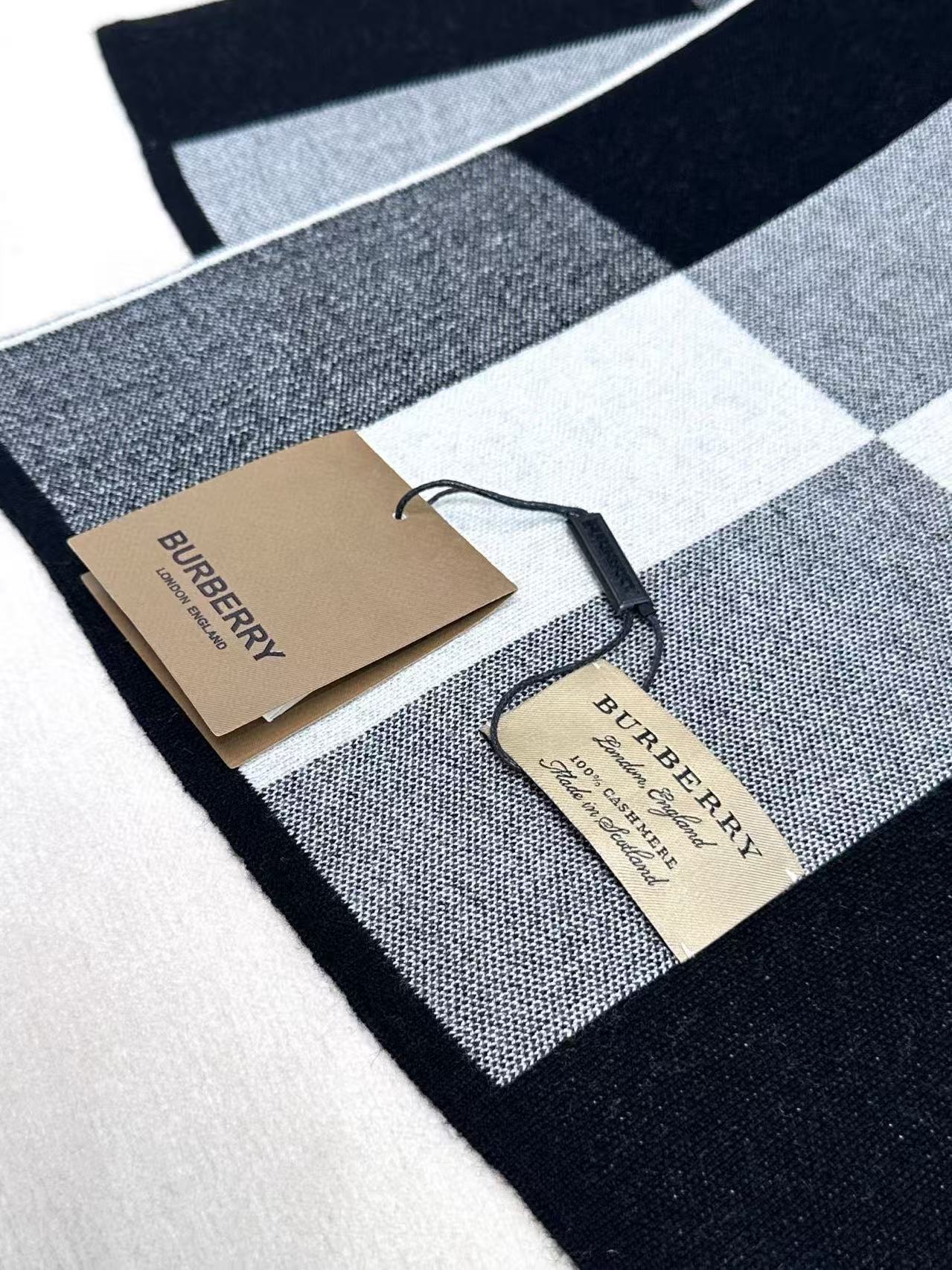 Burberry爆款上新 高端男士围巾👍【经典战马格纹】独家牛货🐂 具有超高羊绒品质才会被此品牌青睐‼️