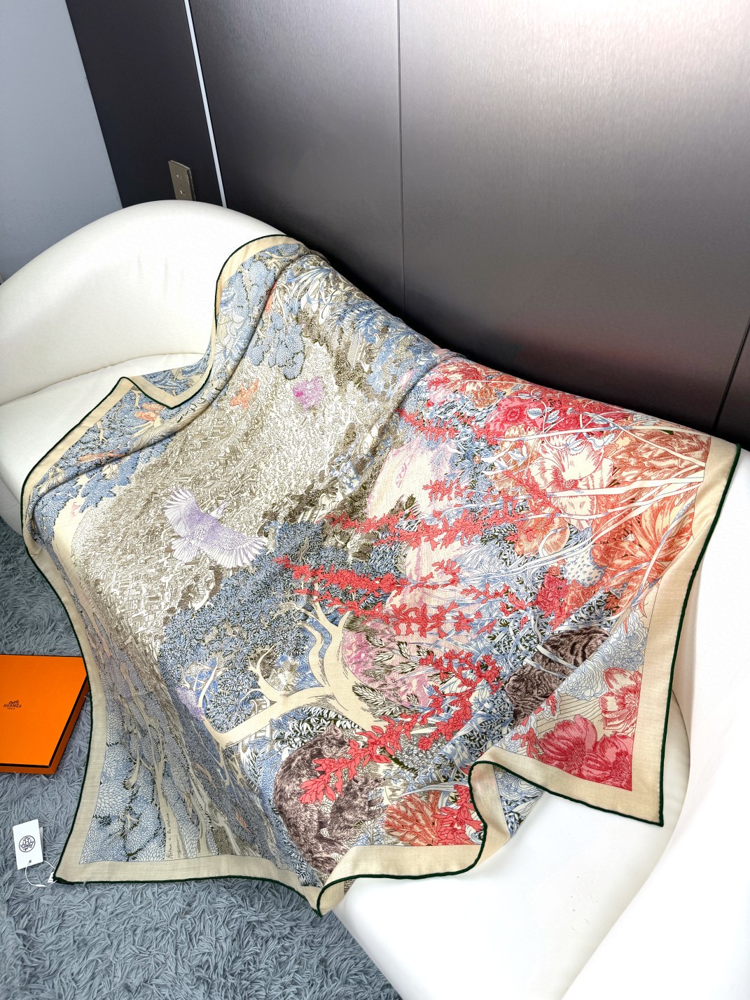 。2024年专柜同步【回归自然140】双面同色羊绒方巾，顶级工艺超值‼️爱马仕专柜爆款🎁💟立体呈现图案纹