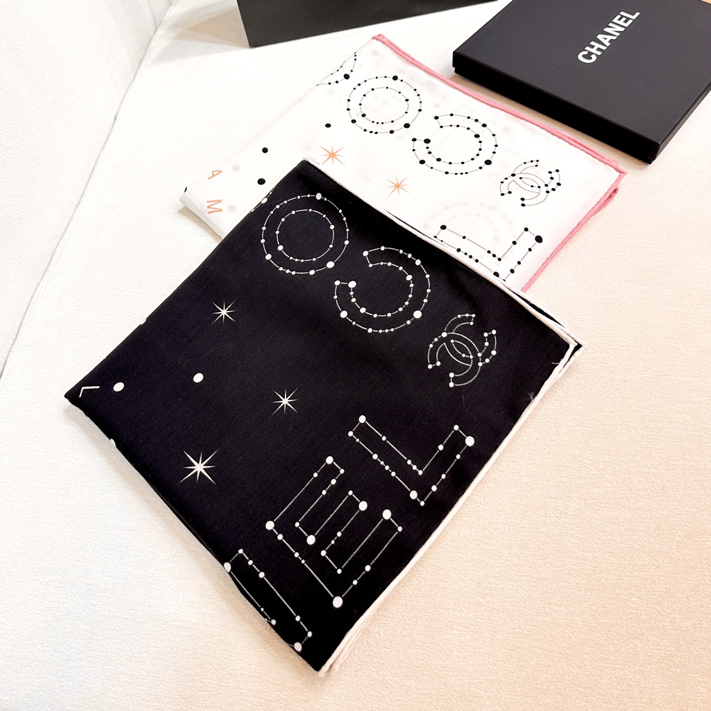 Chanel ~25秋冬新品～【十二星座系列】【140双面丝毛披肩】手工卷边丝毛方巾（30%桑蚕丝70%
