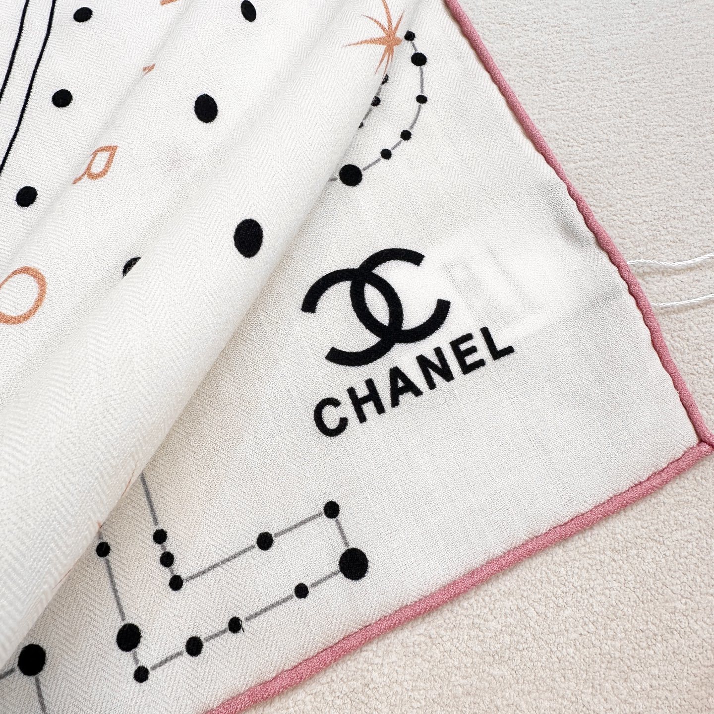 Chanel ~25秋冬新品~【十二星座系列】【140双面丝毛披肩】手工卷边丝毛方巾(30%桑蚕丝70%