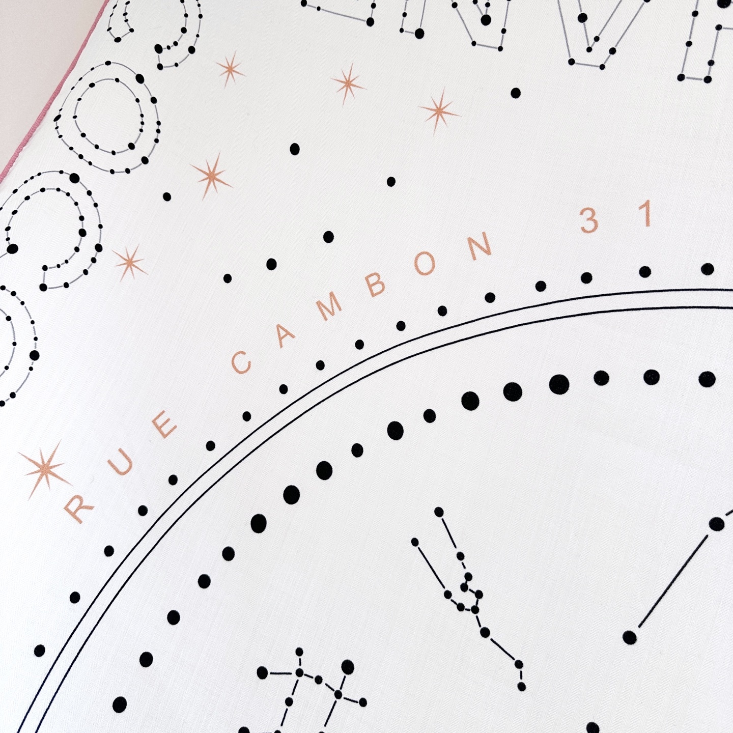 Chanel ~25秋冬新品~【十二星座系列】【140双面丝毛披肩】手工卷边丝毛方巾(30%桑蚕丝70%