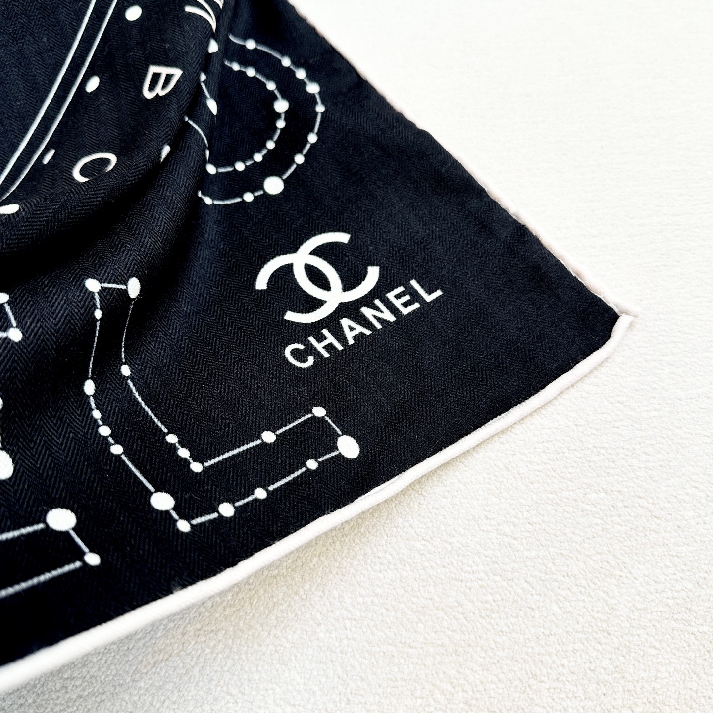 Chanel ~25秋冬新品～【十二星座系列】【140双面丝毛披肩】手工卷边丝毛方巾（30%桑蚕丝70%