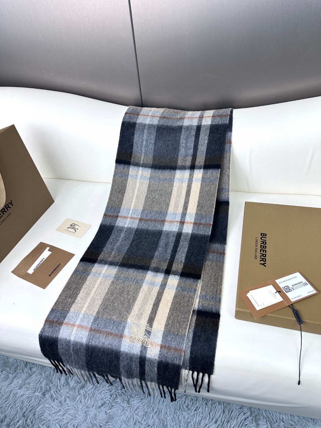 【帅气绅士有型No.1✓❗️】▪️怒赞推荐‼️高端男士款~超级无敌软糯的深度水波纹男士纯羊绒围巾！设计真