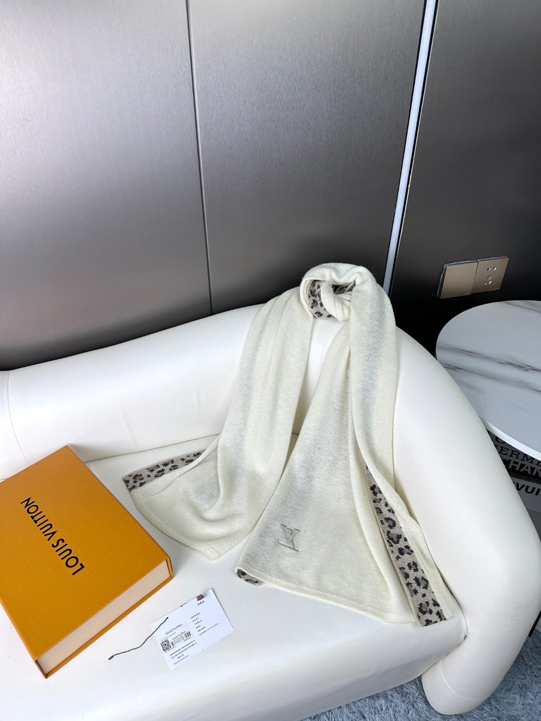 2025年🆕Louis Vuitton 🔜即将又会生火的爆款【驴家豹纹边框羊绒针织披肩】❗️出口美国的订