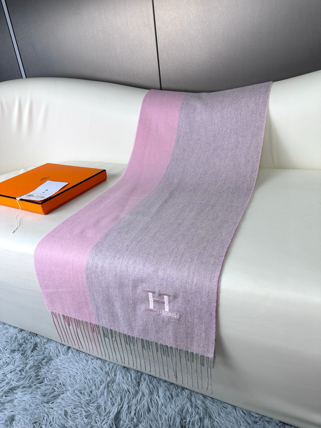 上新！Hermes · 爱马仕，大H难得一见的温柔配色，低调又不失优雅❗️】重点推荐❗️双边配色，一条围