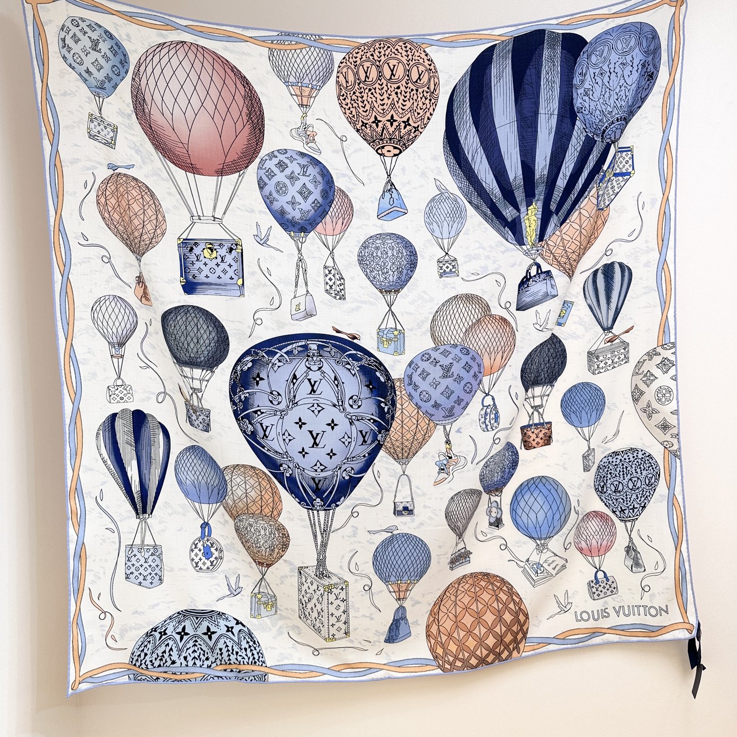 上新💓2025春款上新LV驴家专柜最新款巜土耳其热气球》😘💍实物真心美 🎀披肩配以印花💓💃🏻无论设计喷绘