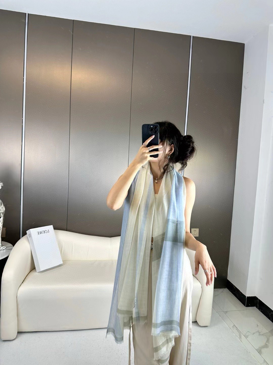 👑👑罗意威【LW轻盈格纹长巾】很幸运拿到這个品牌的东西，真的不多见，很少在国內做订单，款式真的少的可怜❗