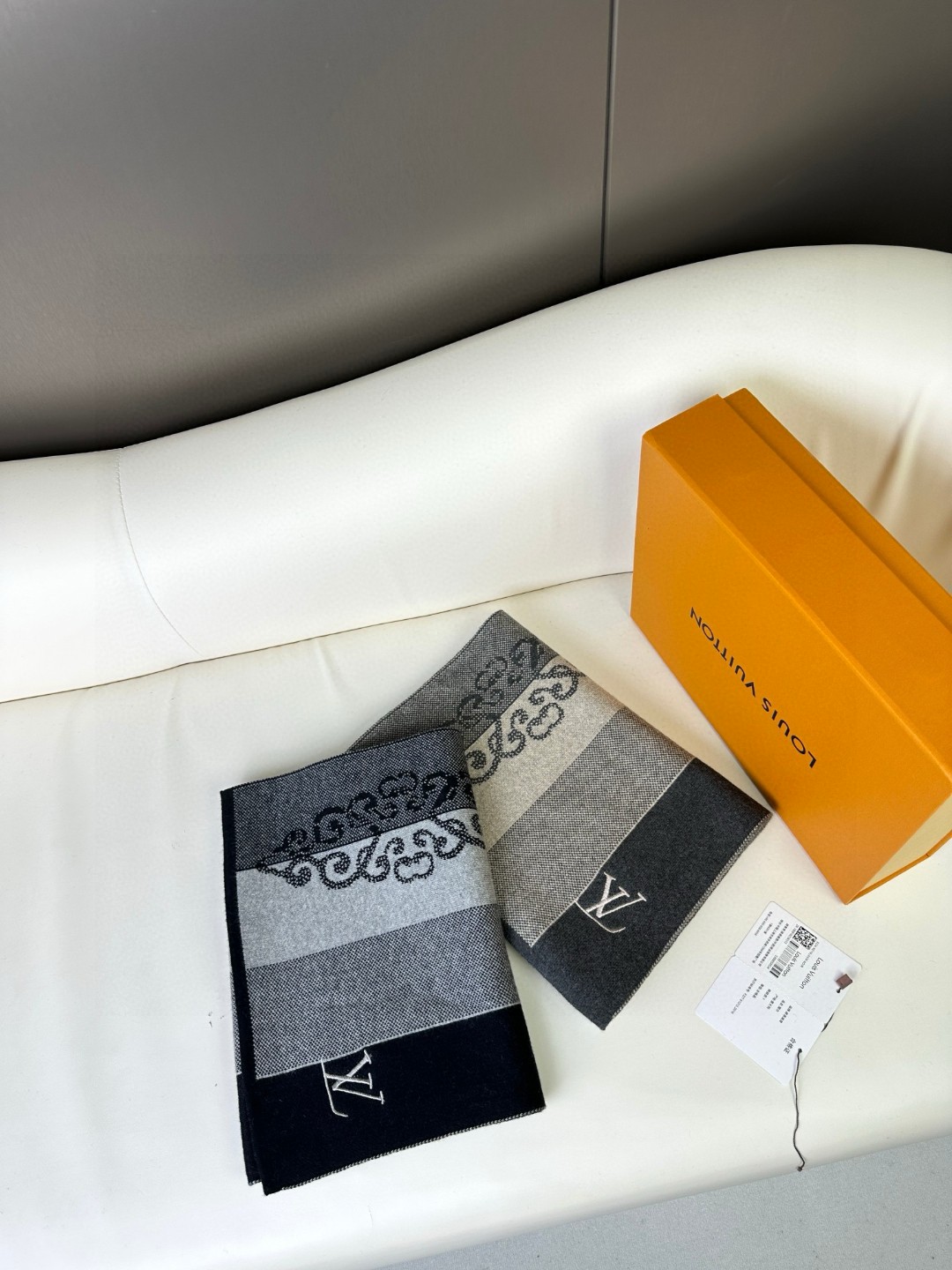 新款到！🌾Lv爆款上新 高端男士围巾👍【经典格纹提花】独家牛货🐂 具有超高羊绒品质才会被此品牌青睐‼️这