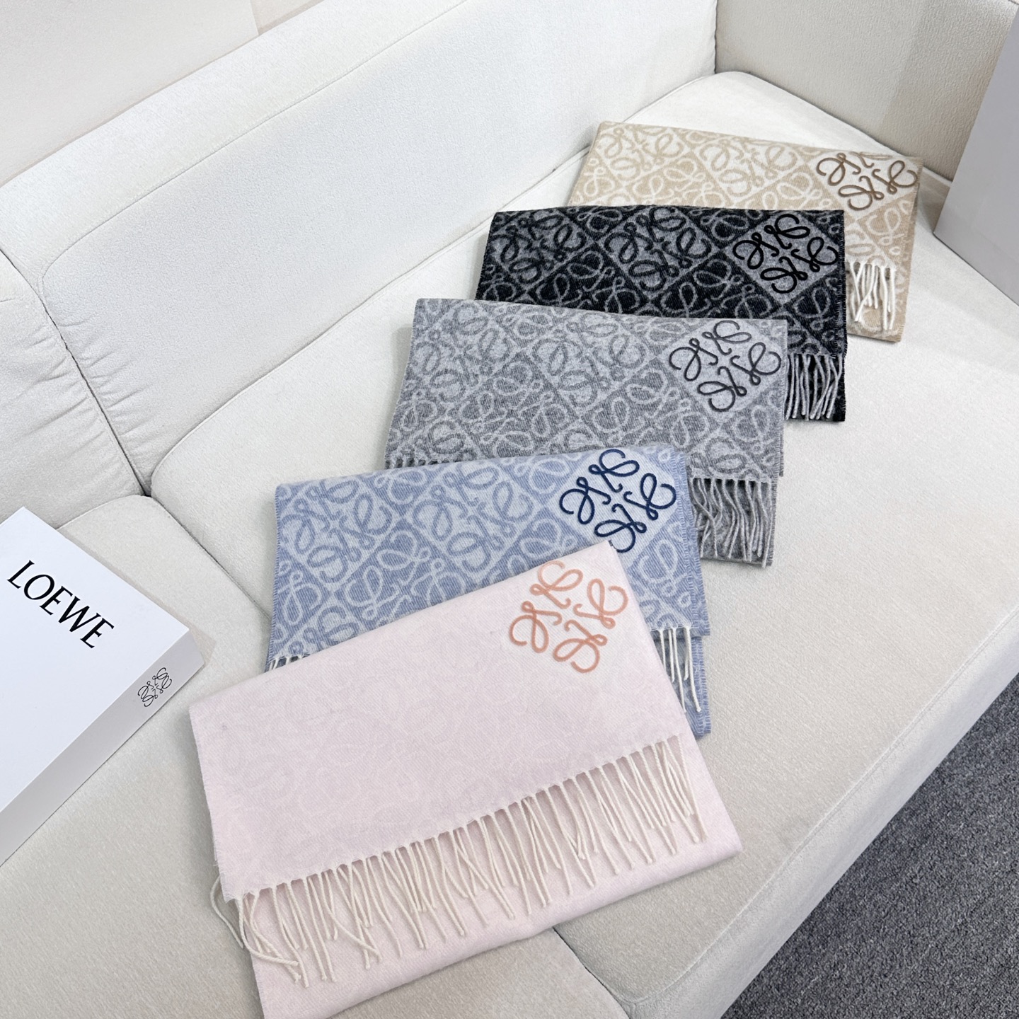 高品质五色到货！双吊版，手工缝标！ 火爆全网的 𝐋𝐨𝐞𝐰𝐞 ，原单品质！· - 双面Anagram 缇花