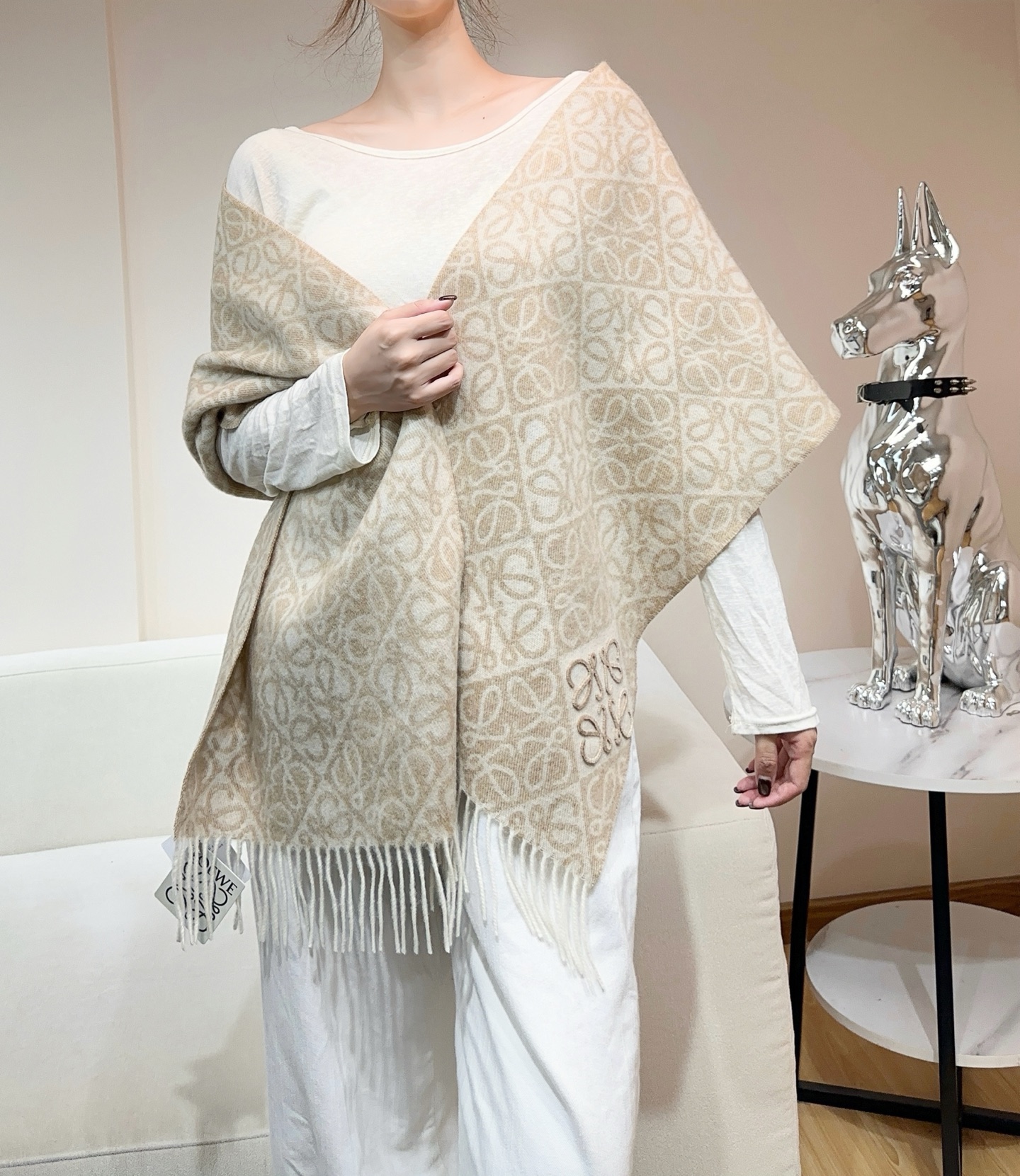 高品质五色到货！双吊版，手工缝标！ 火爆全网的 𝐋𝐨𝐞𝐰𝐞 ，原单品质！· - 双面Anagram 缇花