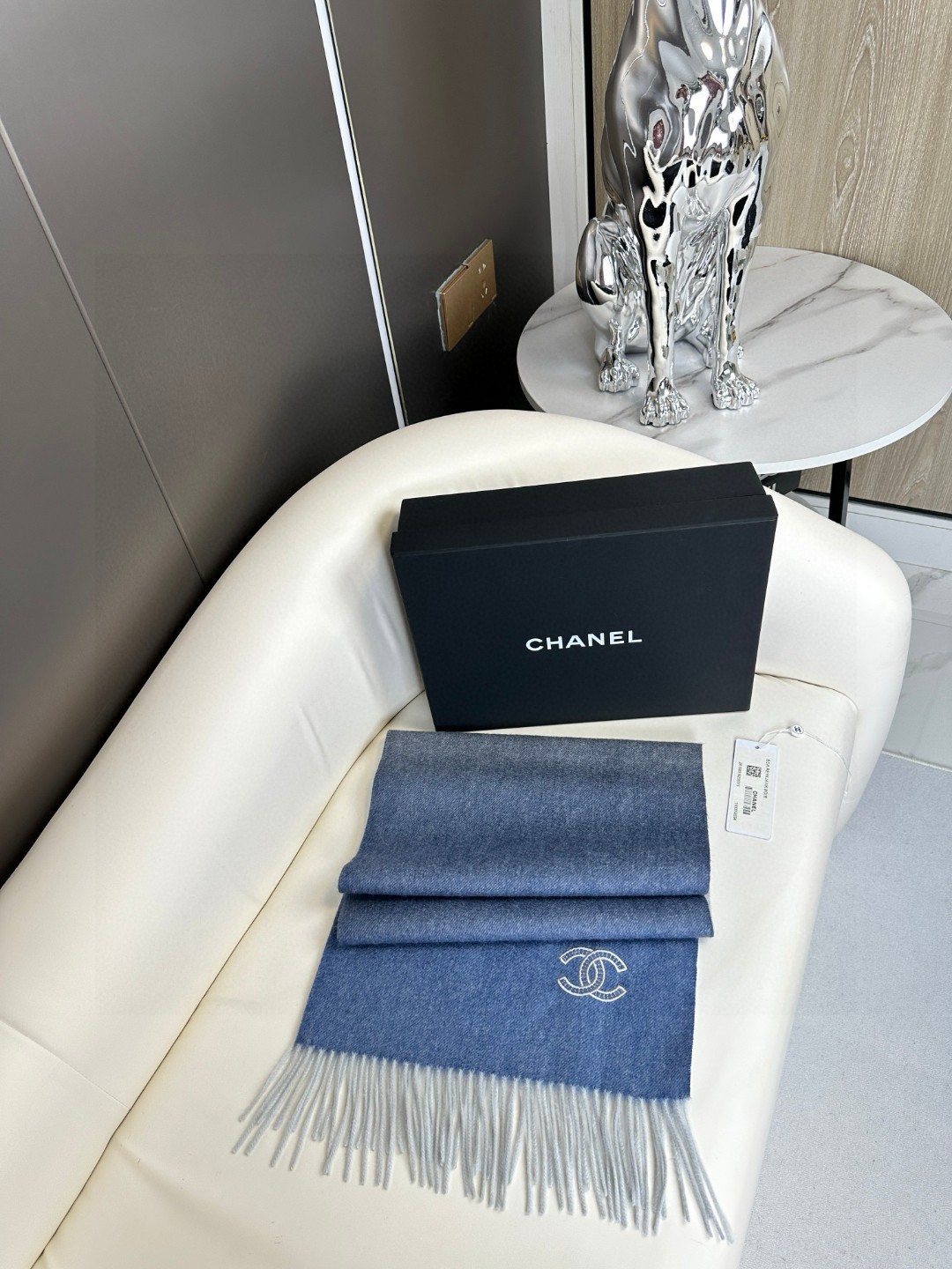 香奈儿2025渐变色👍巴黎时装展商务男士女士通用双面羊绒披肩🔥代工厂臻选上乘的超细羊绒纤维 进行纯手工精