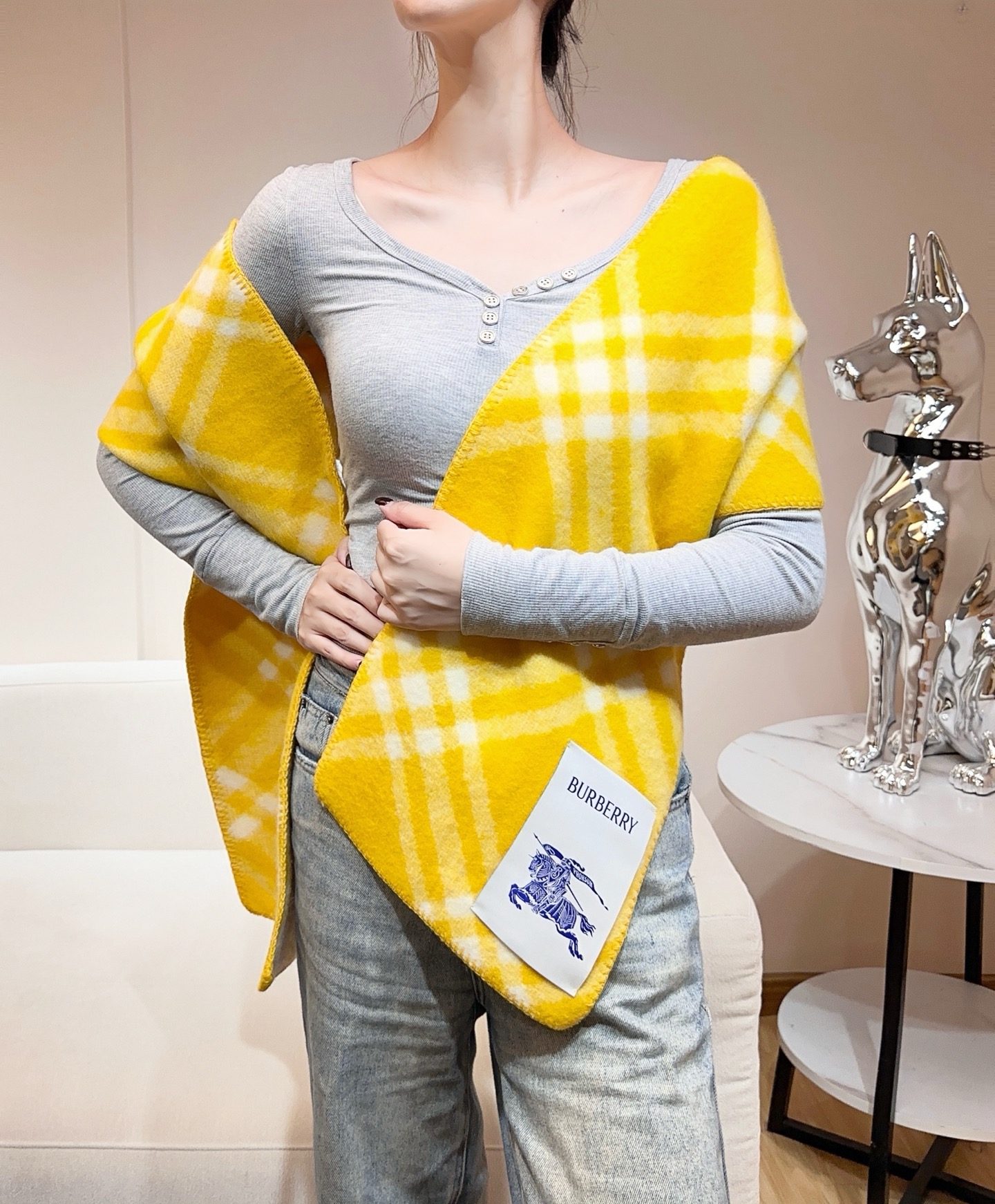 Burberry 𝐁𝐮𝐫𝐛𝐞𝐫𝐫𝐲 • 2025格纹连帽围巾