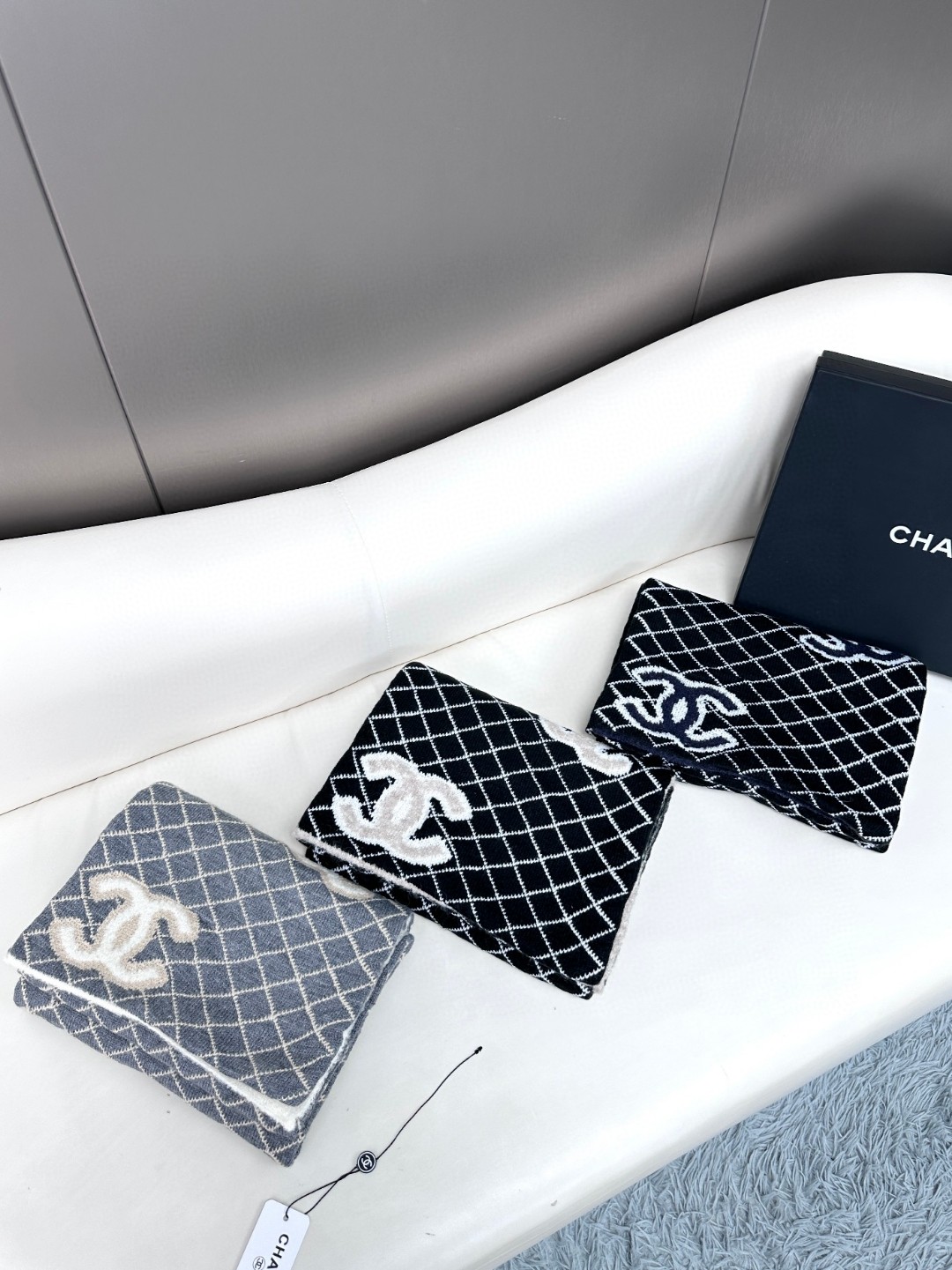 。高版本 对版颜色 黑长卡其灰来咯🥰🥰看细节颜色一看到达人在晒这条24年秋冬最新款Chanel 就马上打