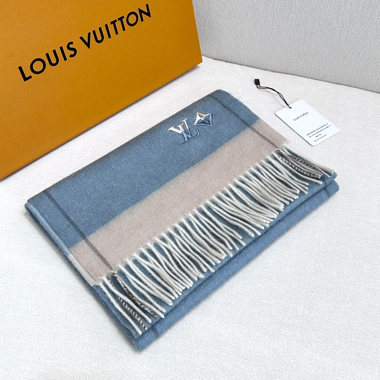 怒赞自留，难得的高端女款‼️家属福利‼️LV非常正的男女围巾~面料大爱，非常柔软细腻舒服，‼️大气简约，